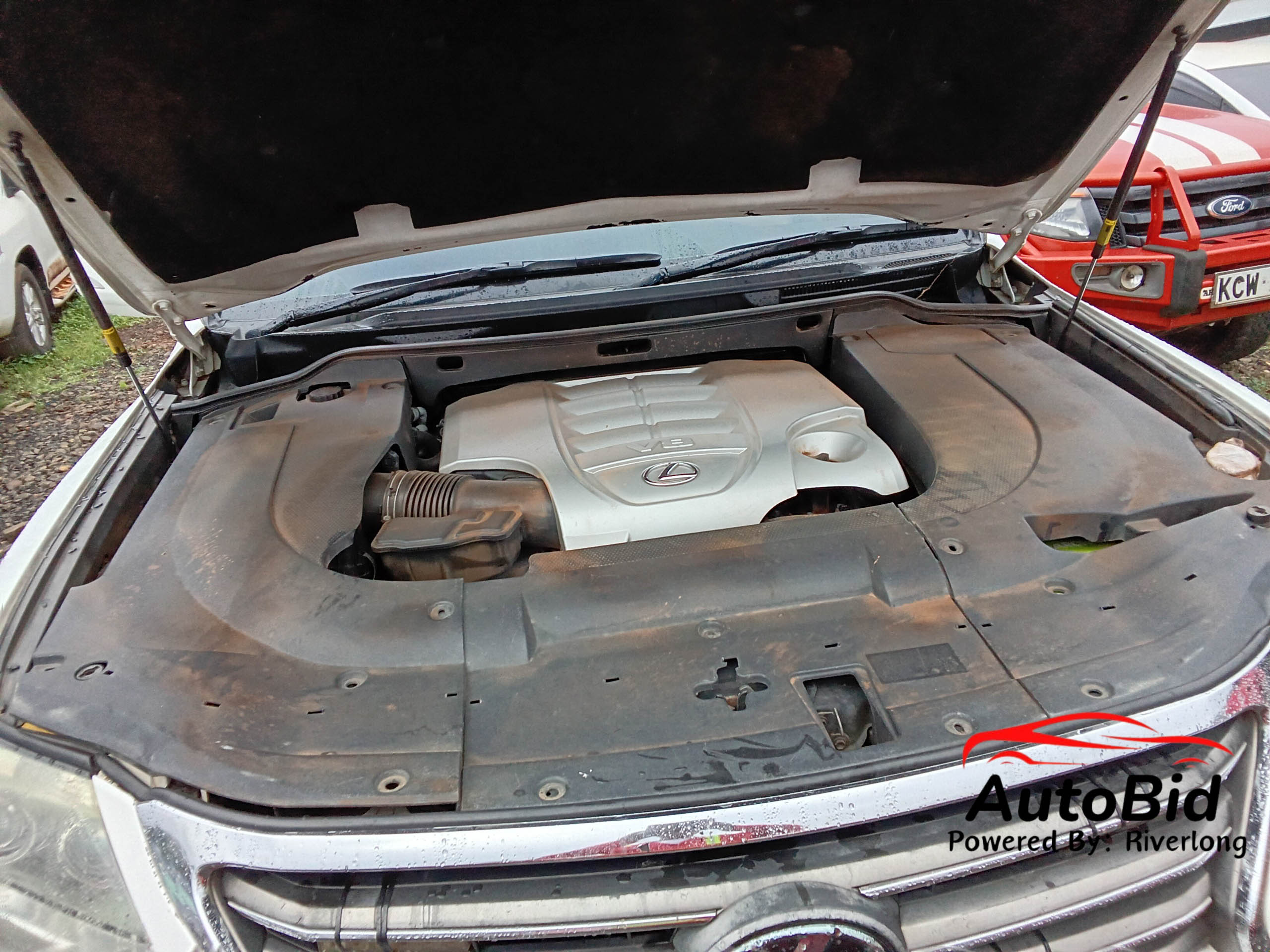 2014 LEXUS LX570 white – photo 2