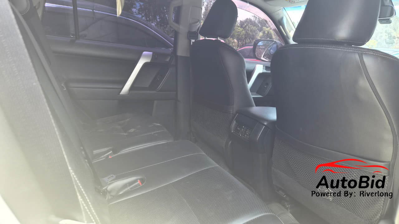 2019 TOYOTA Land Cruiser Maroon – photo 4