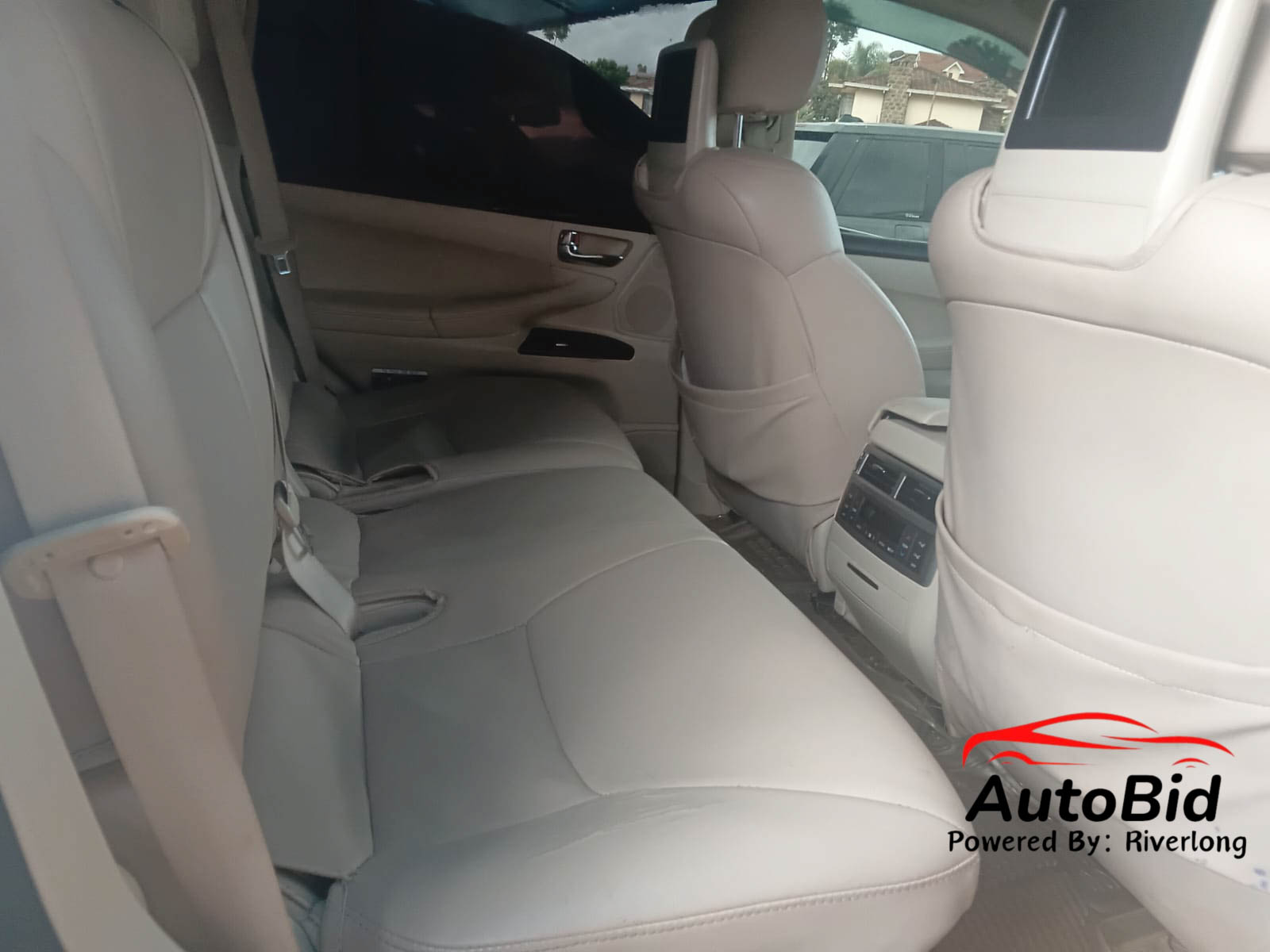 2014 LEXUS LX570 white – photo 3
