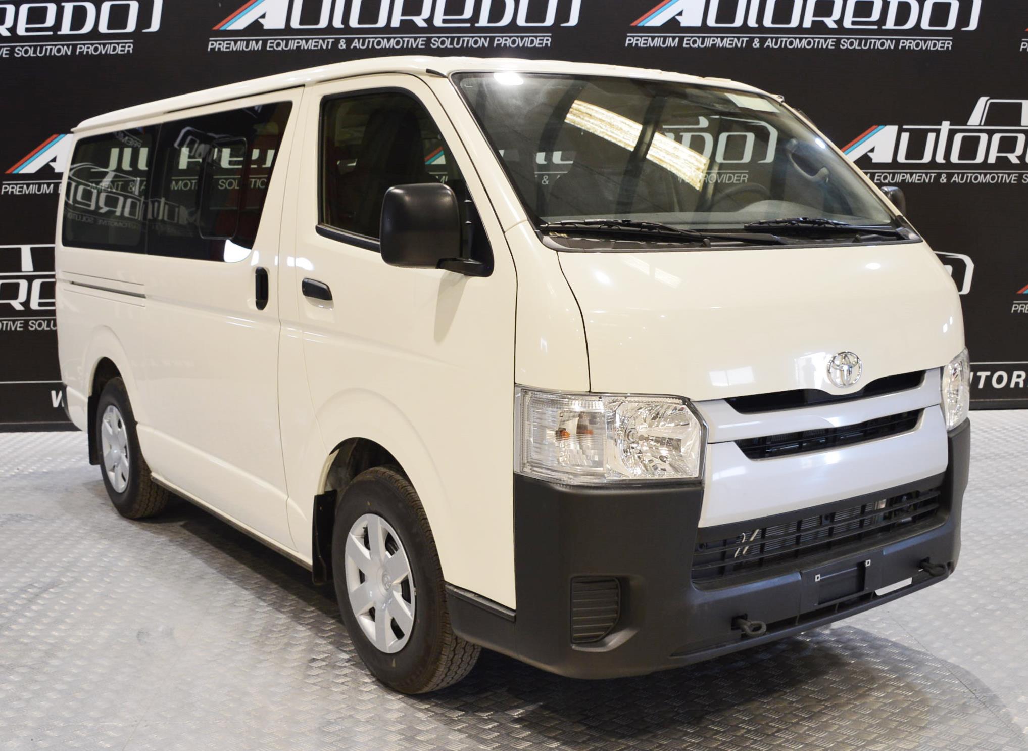 2018 TOYOTA HIACE grey – photo 1