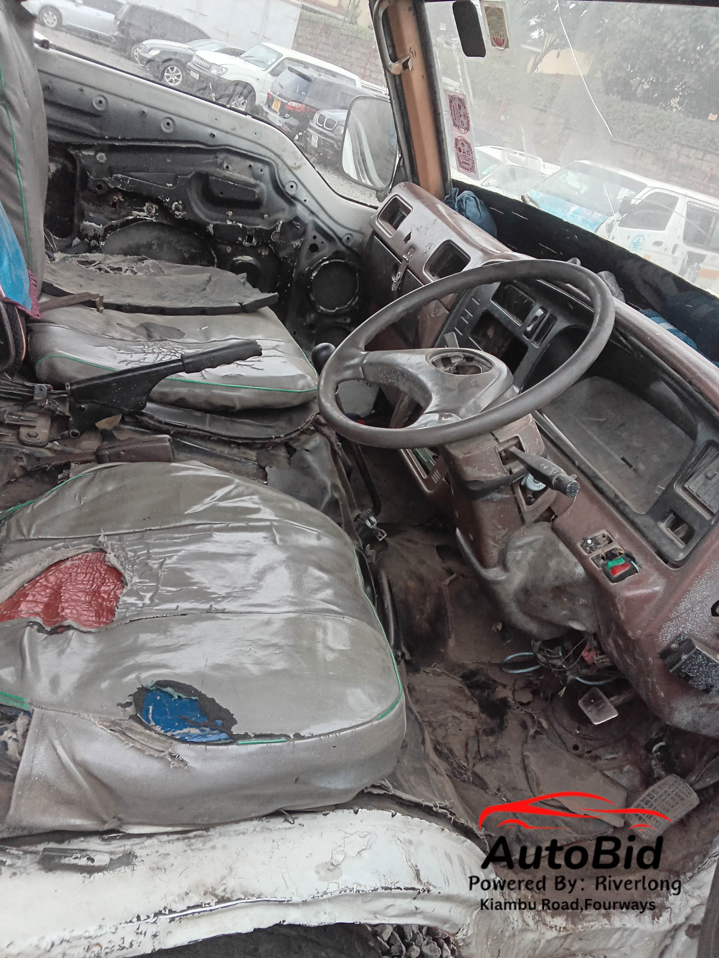 1991 Nissan Homy white – photo 3
