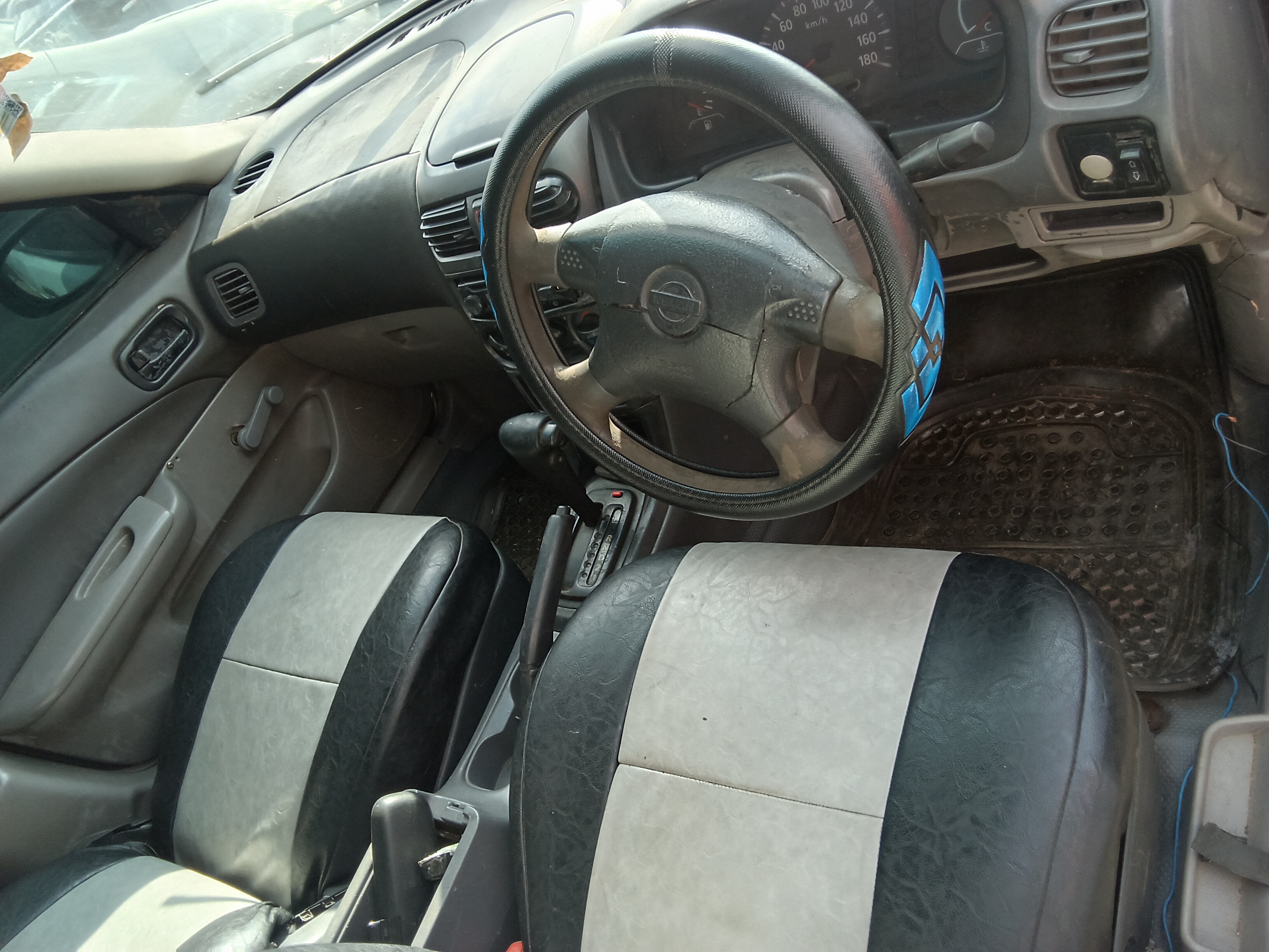 2001 Nissan SUNNY white – photo 3