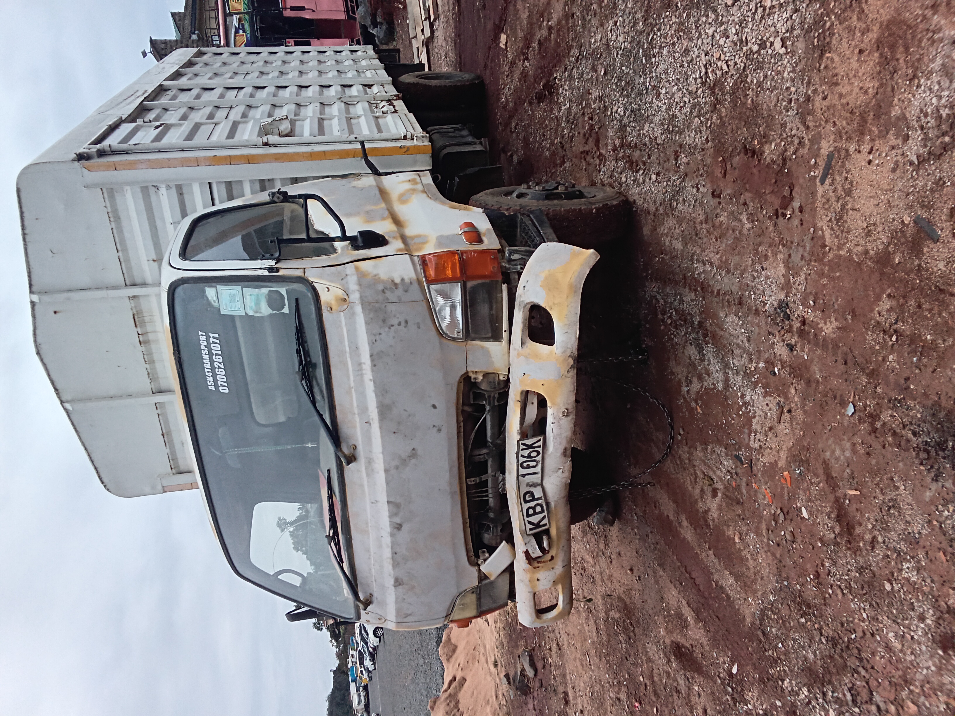 2010 Hyundai 0537000_Canter white – photo 2