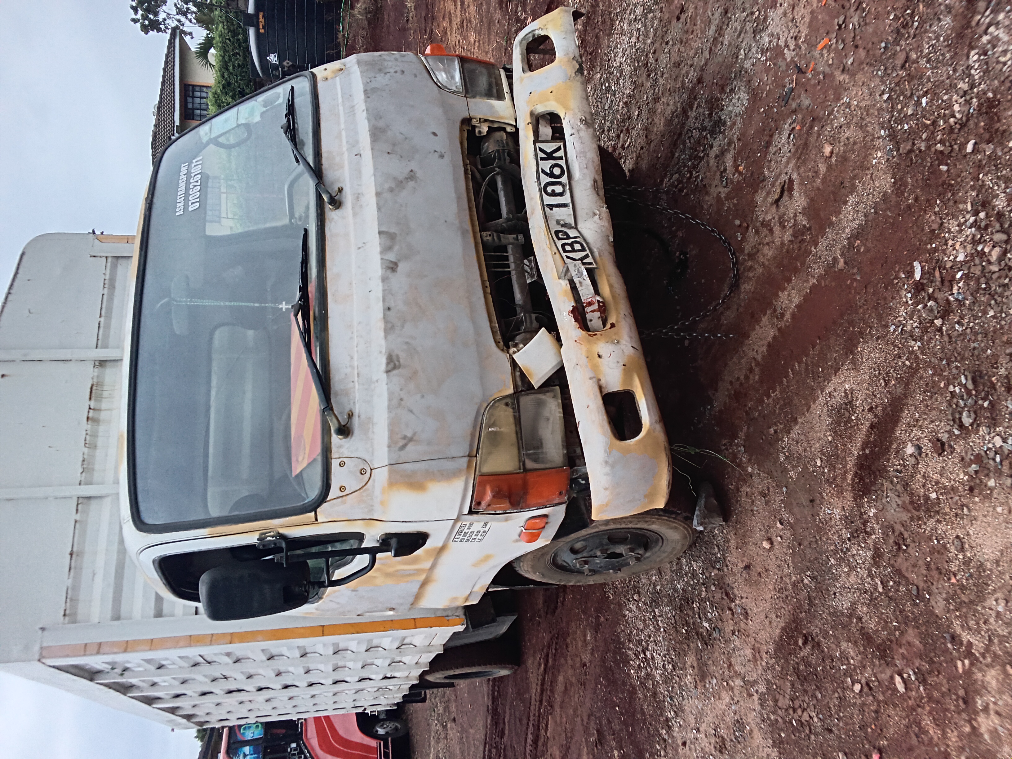 2010 Hyundai 0537000_Canter white – photo 1