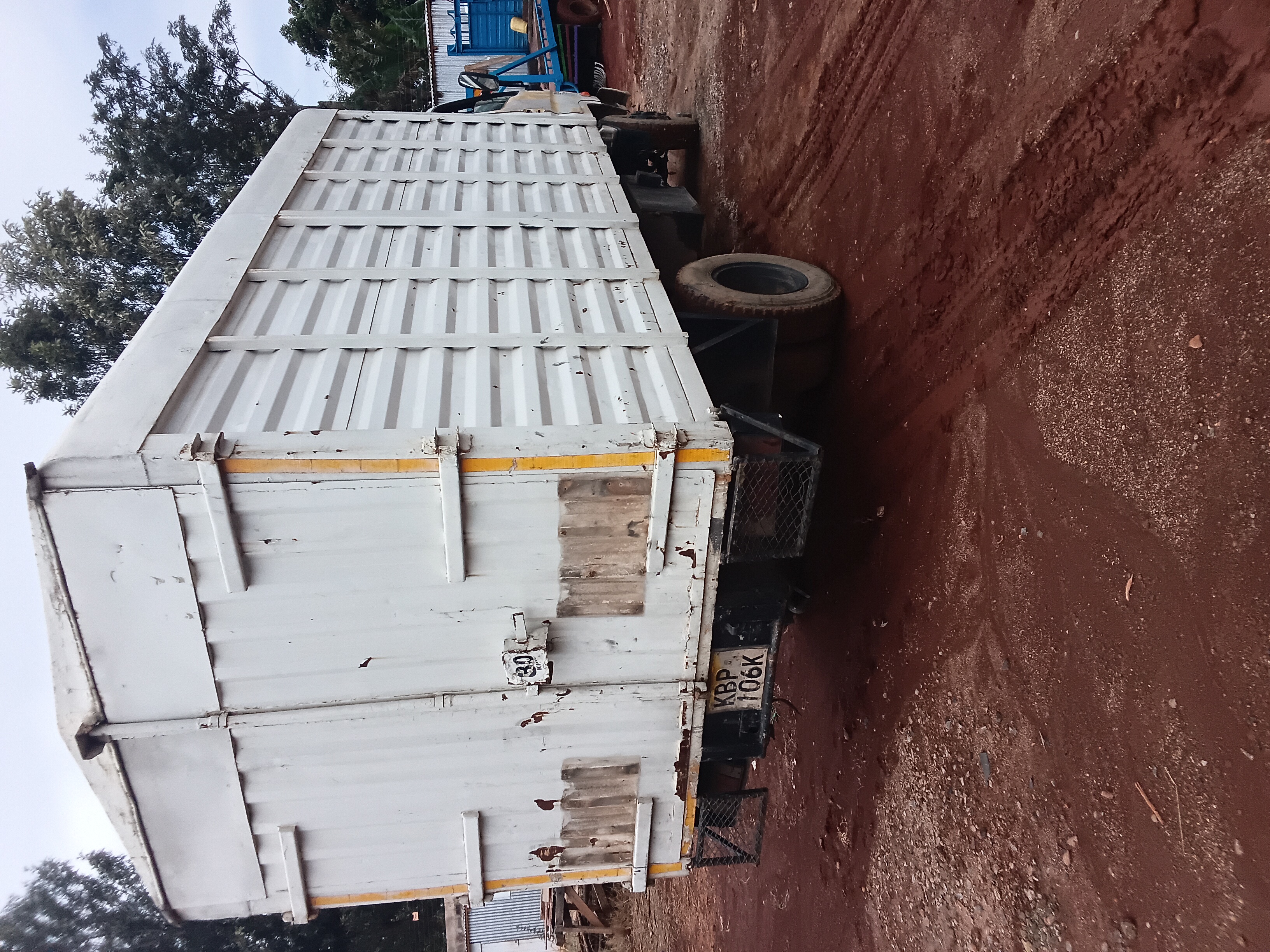 2010 Hyundai 0537000_Canter white – photo 5
