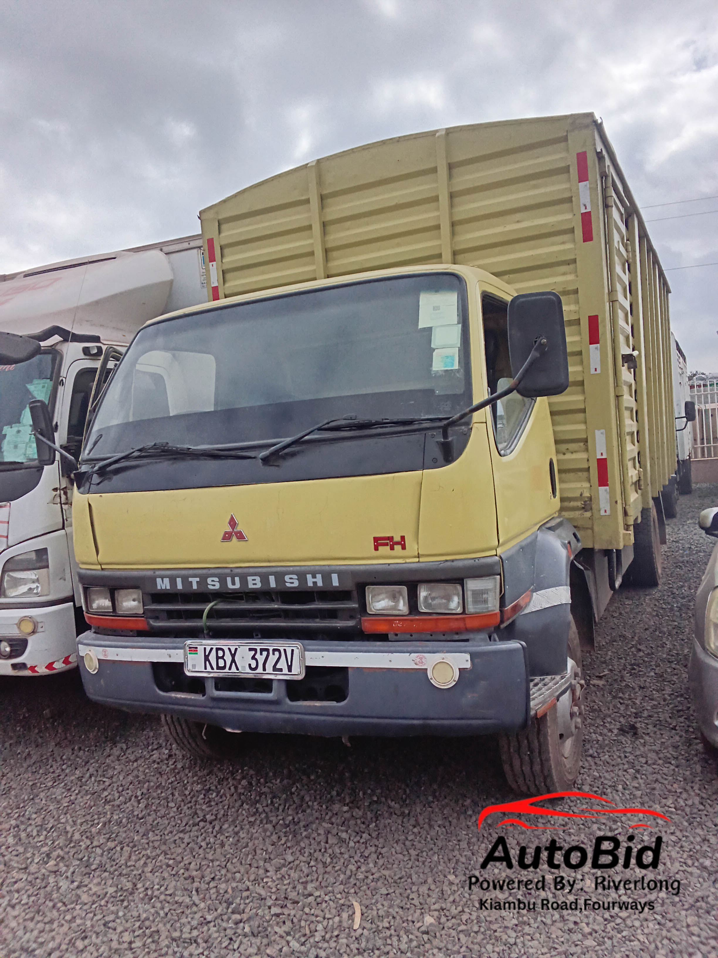 2013 Mitsubishi CANTER Yellow – photo 2
