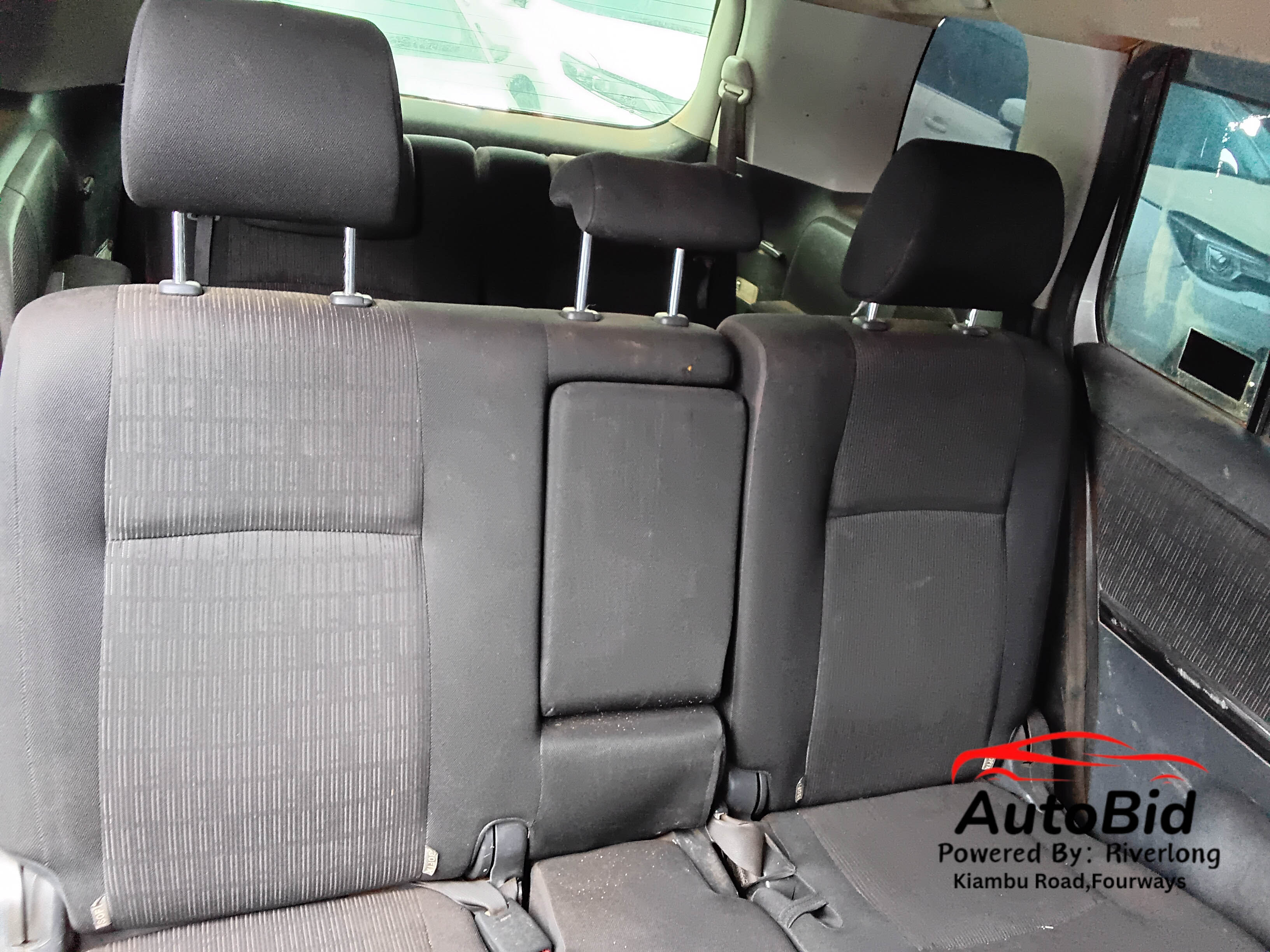 2011 TOYOTA Isis Silver – photo 6