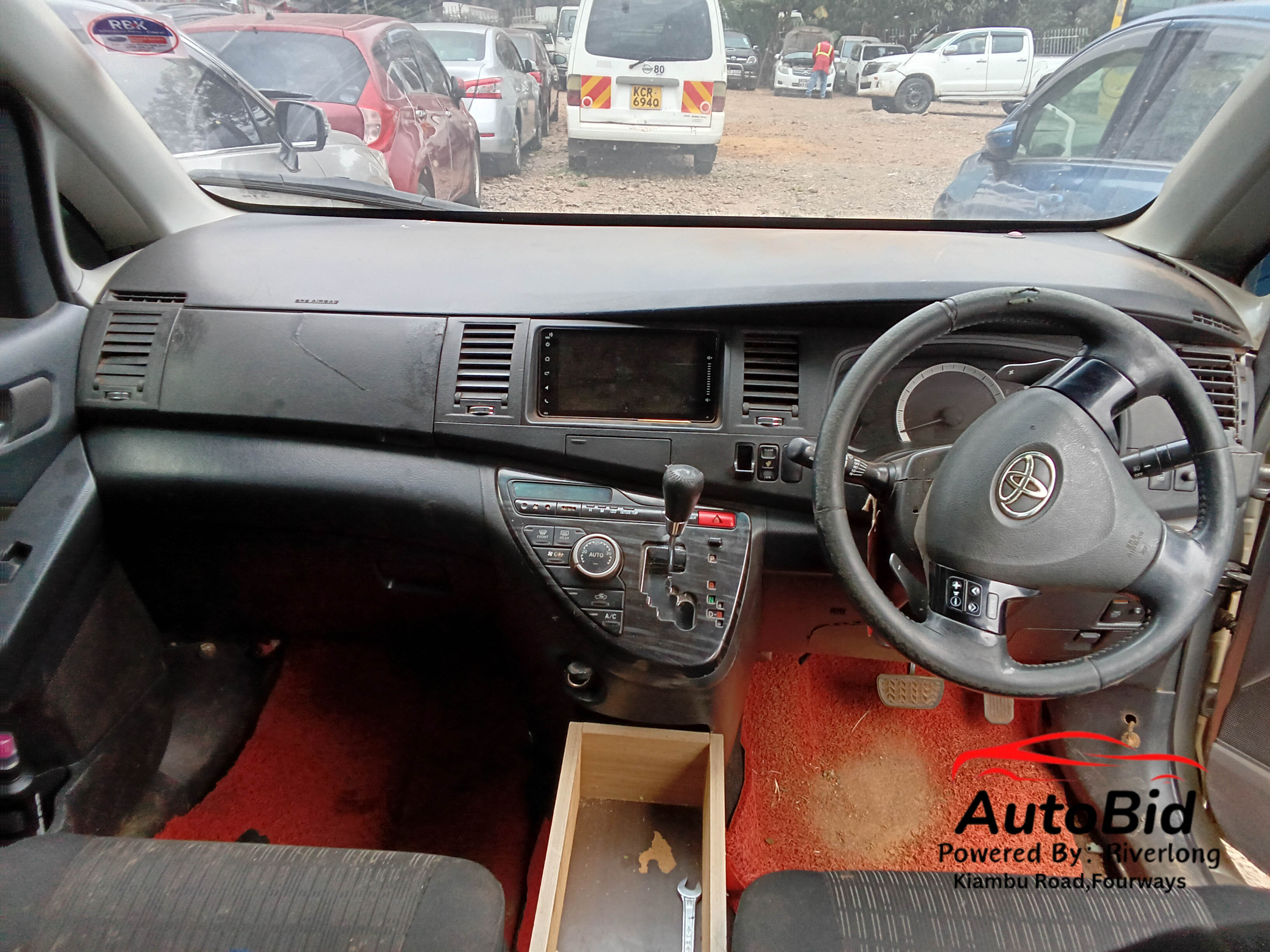 2011 TOYOTA Isis Silver – photo 5
