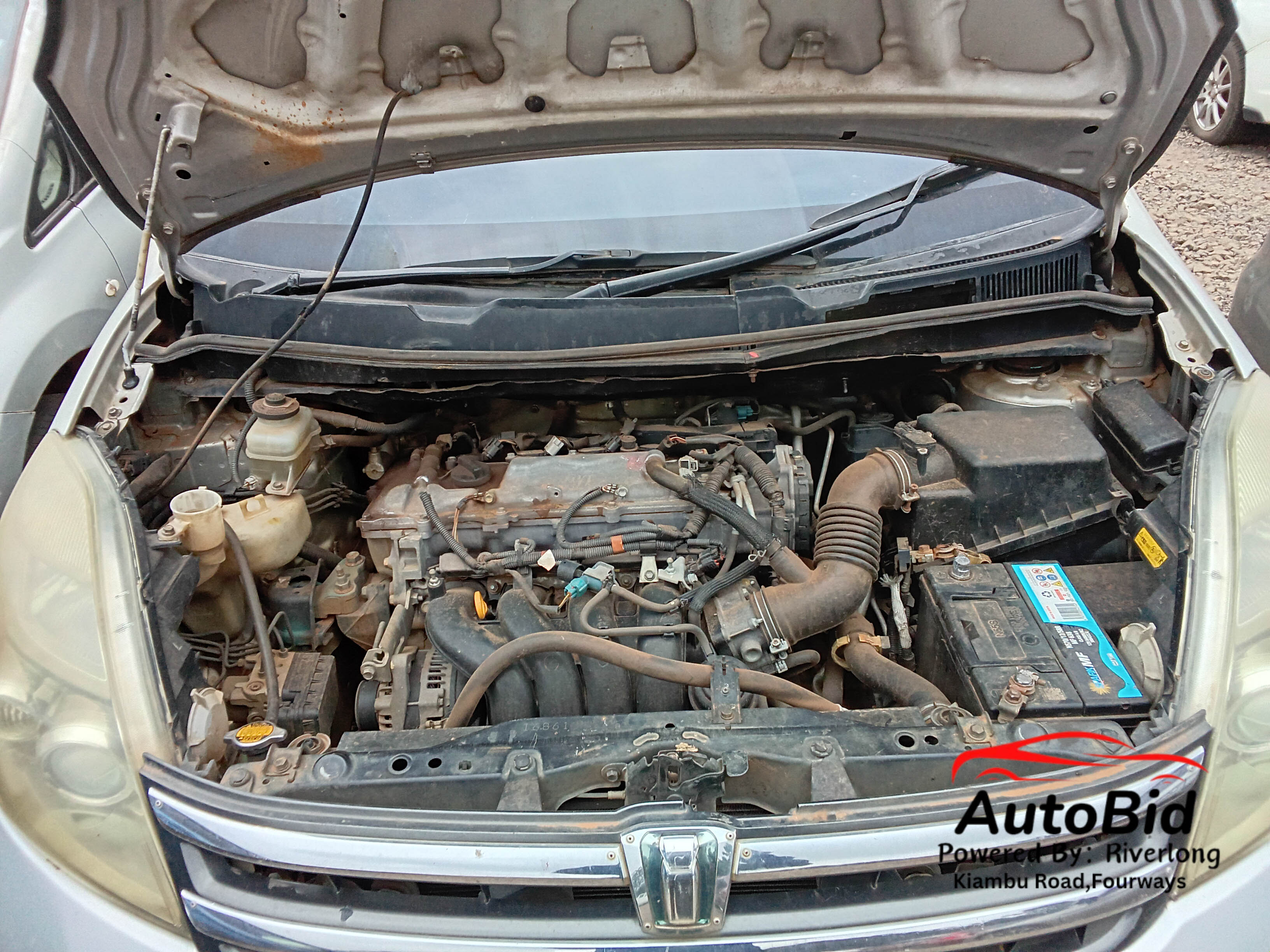 2011 TOYOTA Isis Silver – photo 3
