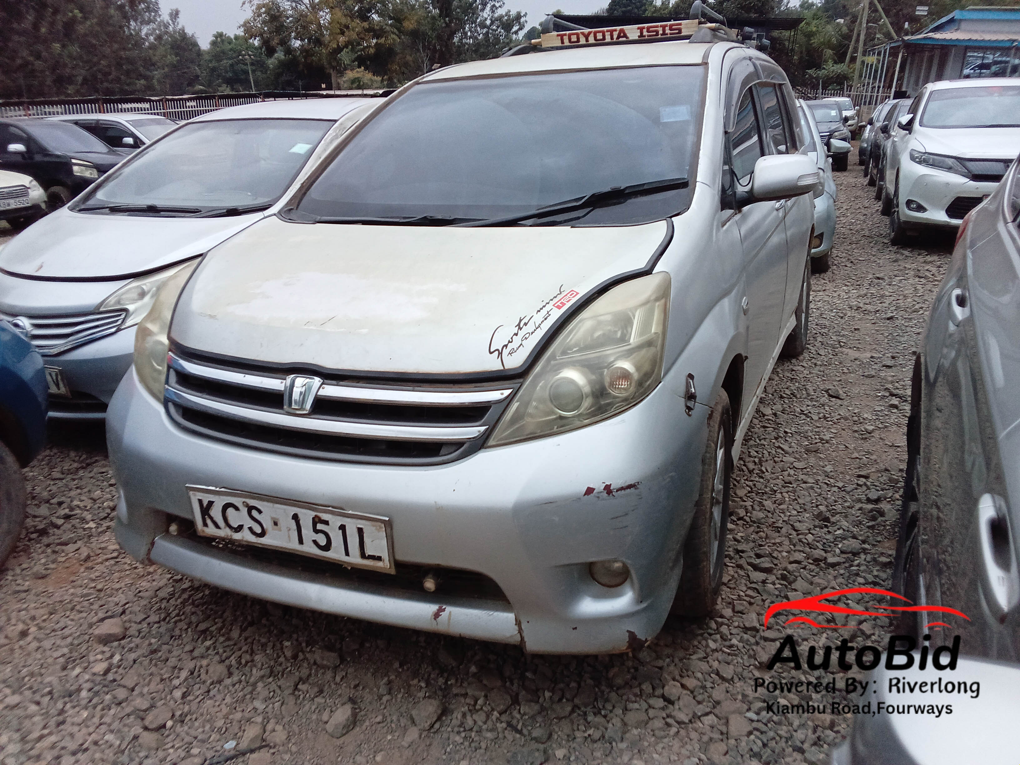 2011 TOYOTA Isis Silver – photo 2