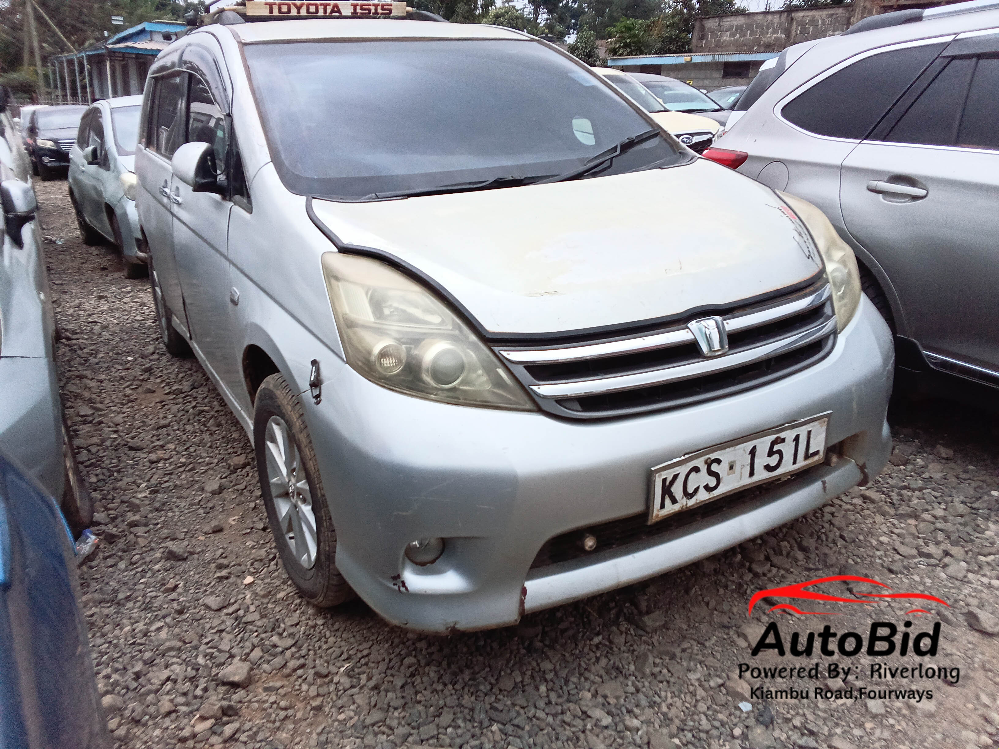 2011 TOYOTA Isis Silver – photo 1
