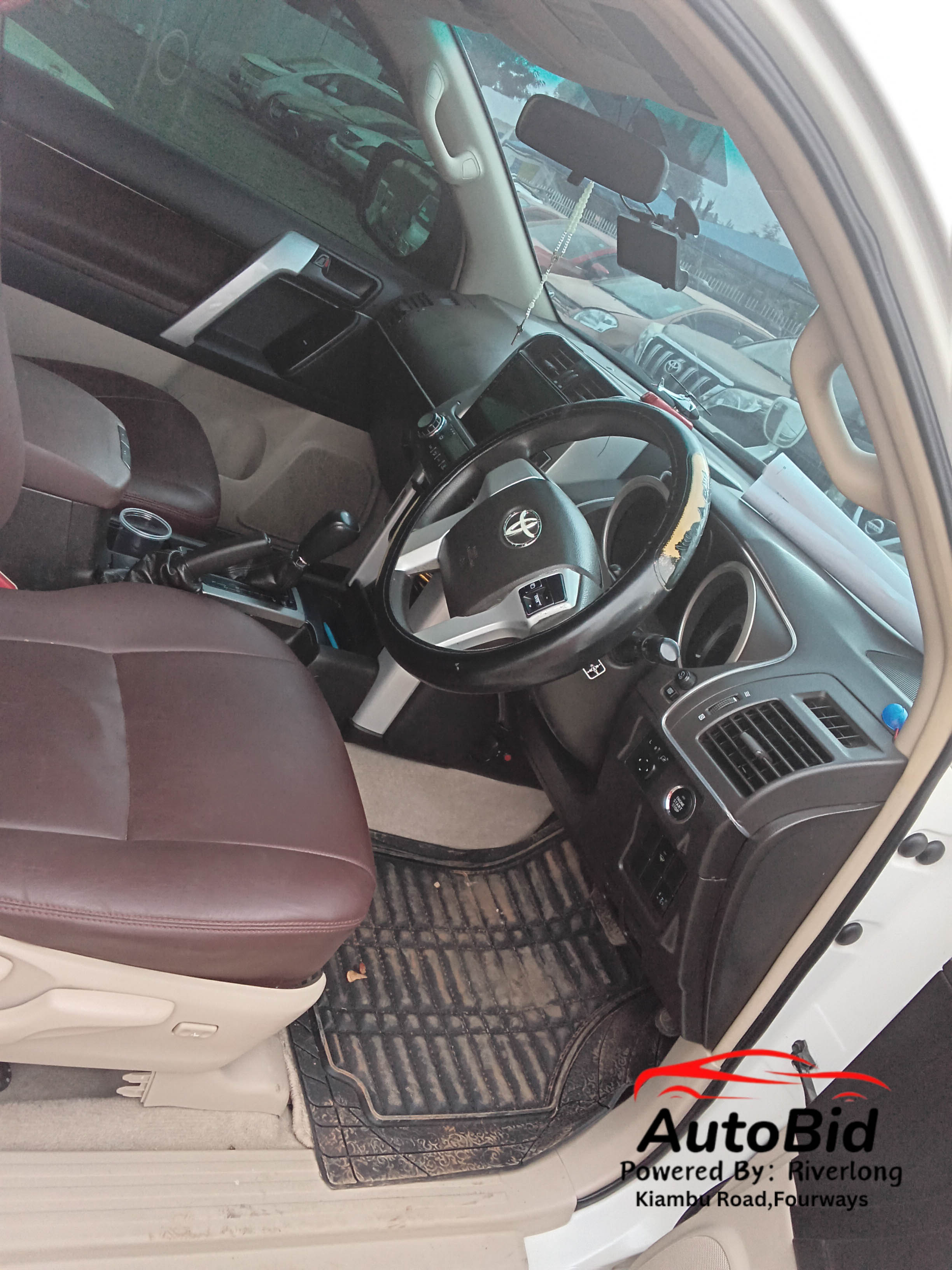 2012 TOYOTA Land Cruiser Prado white – photo 4
