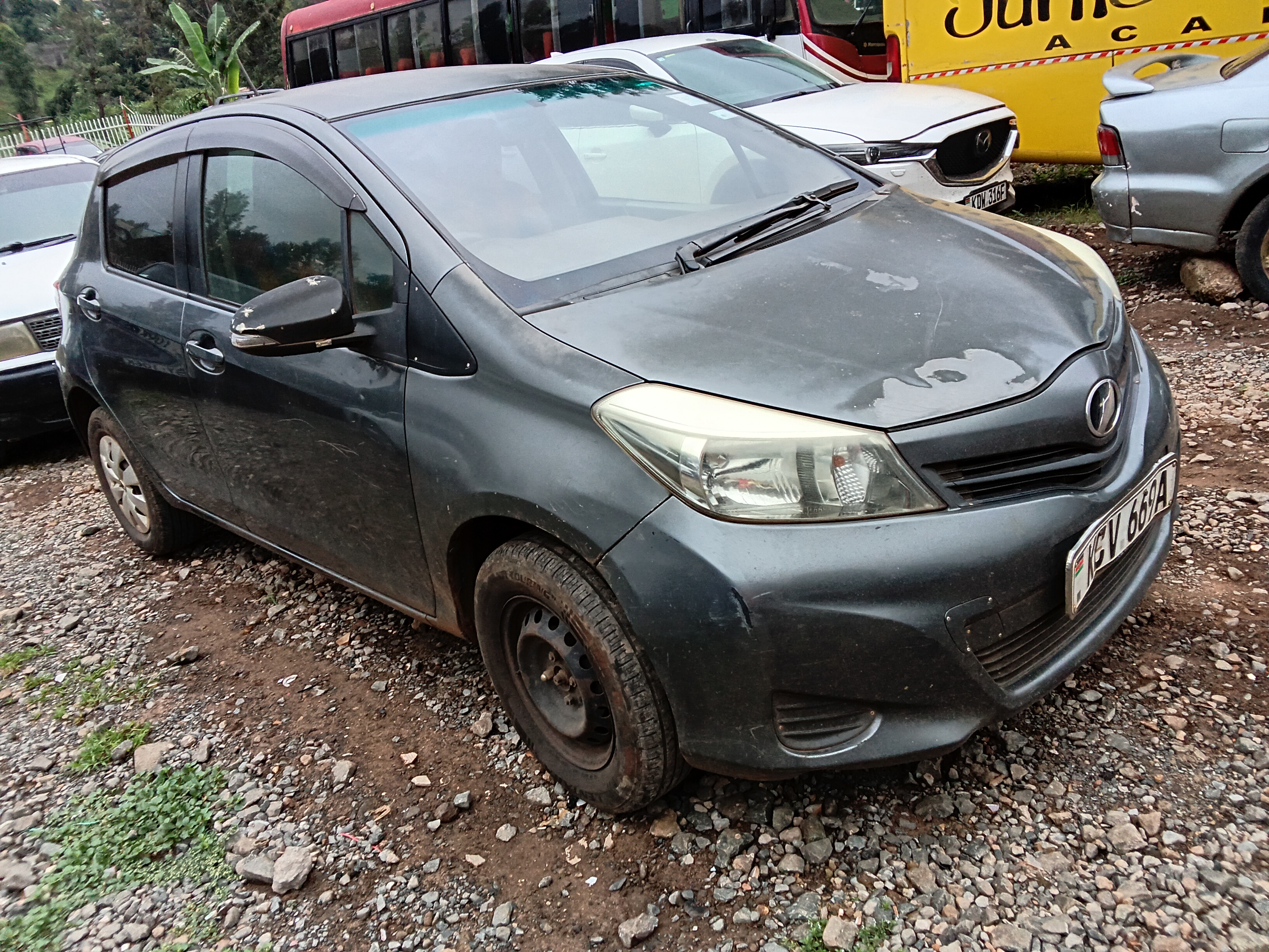 2011 TOYOTA VITZ Grey – photo 2