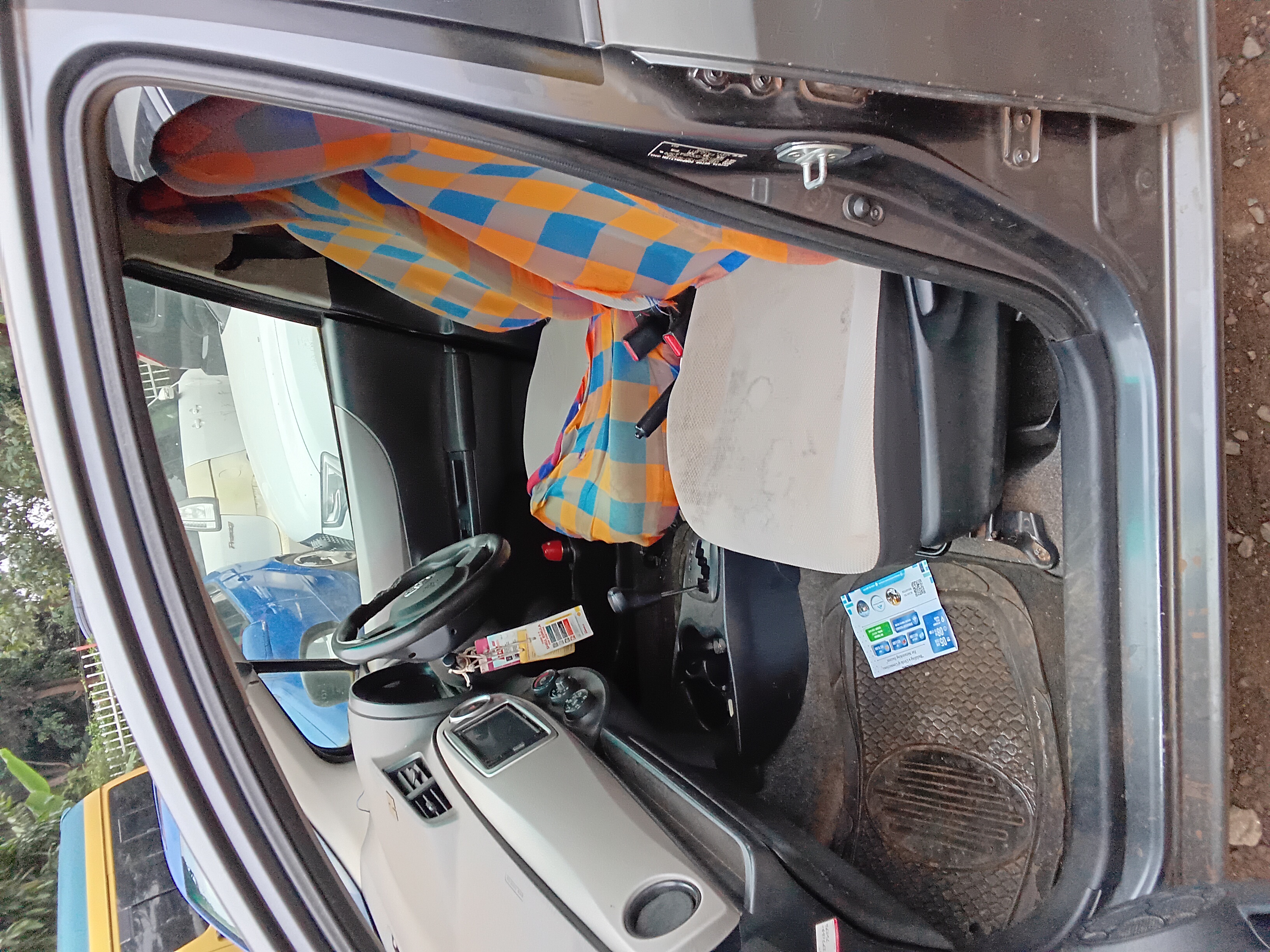 2011 TOYOTA VITZ Grey – photo 3