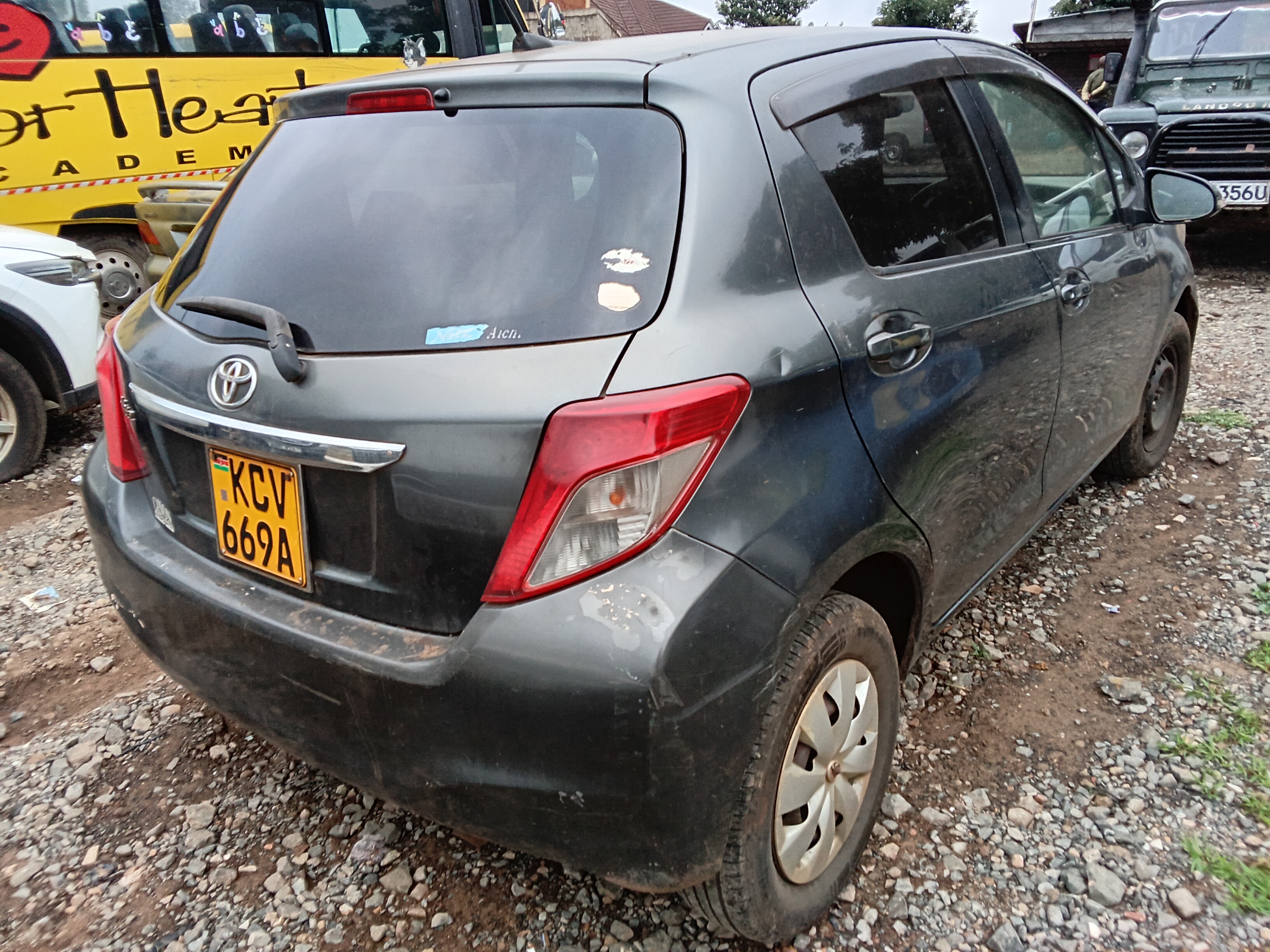2011 TOYOTA VITZ Grey – photo 5