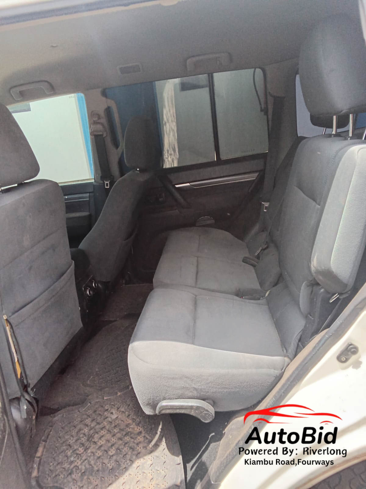 2011 Mitsubishi Shogun white – photo 4
