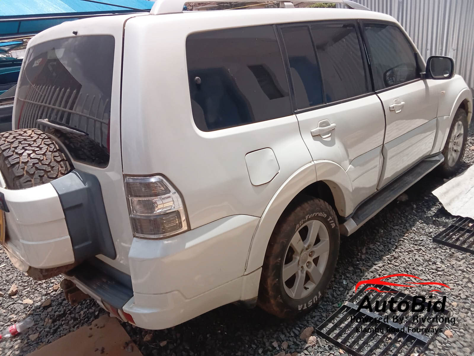 2011 Mitsubishi Shogun white – photo 7