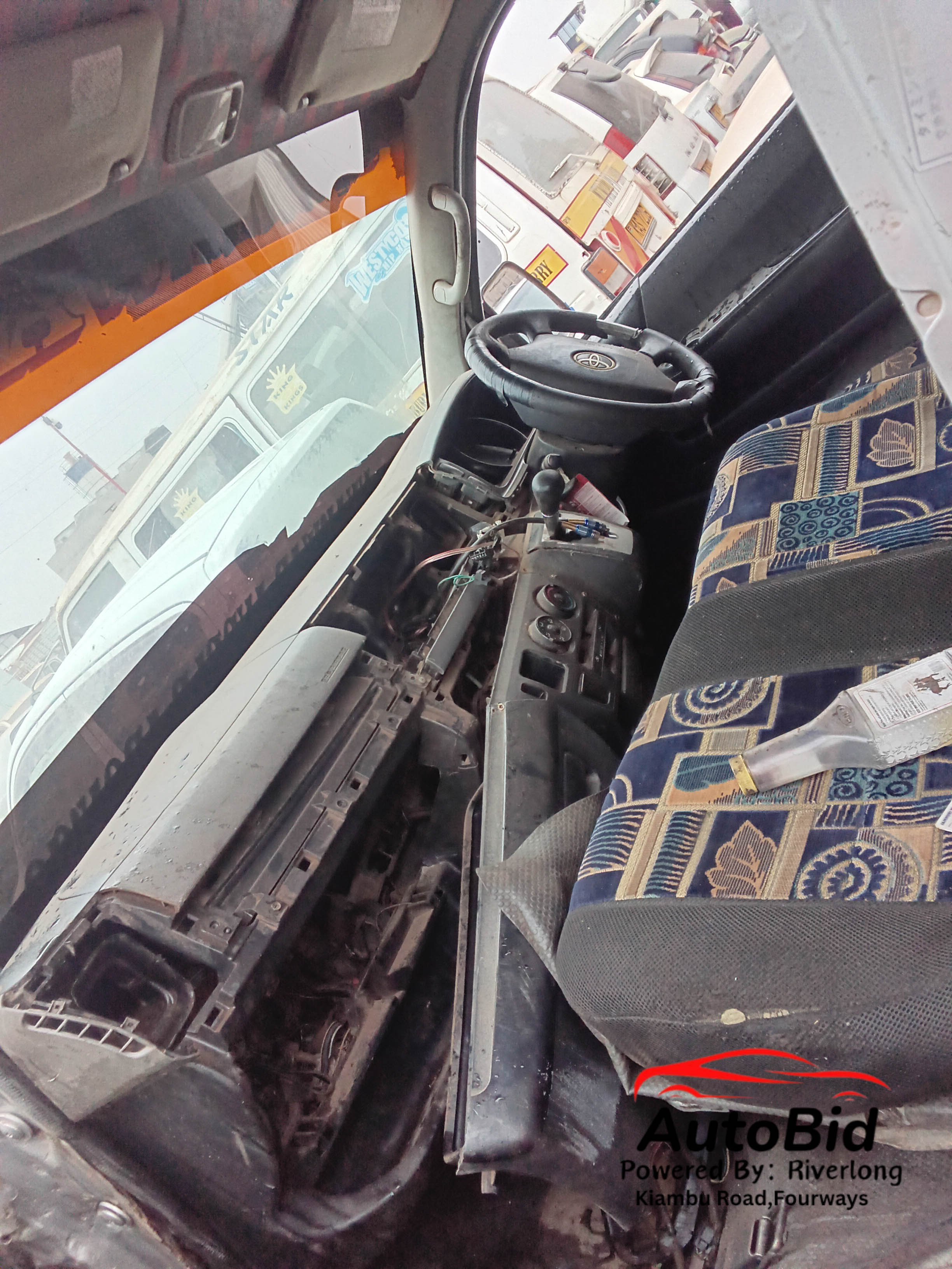 2012 TOYOTA HIACE Orange – photo 3