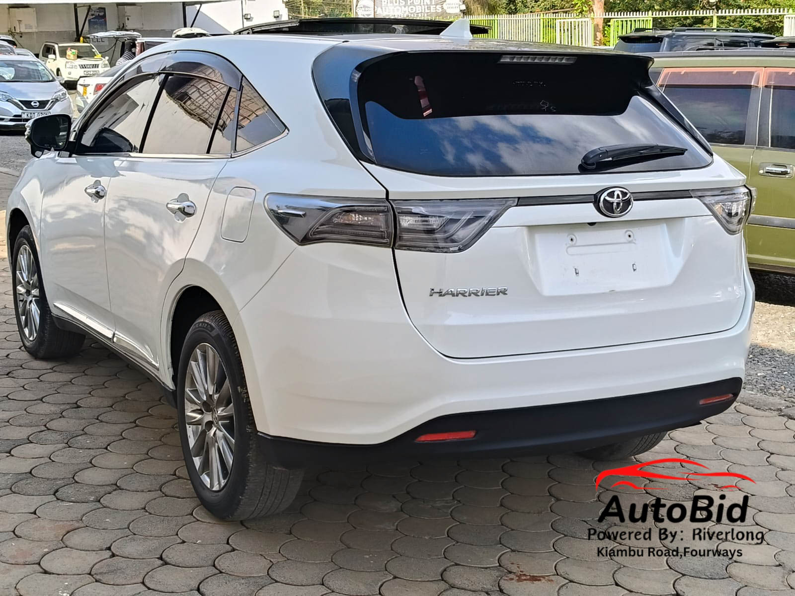 2014 TOYOTA HARRIER white – photo 5