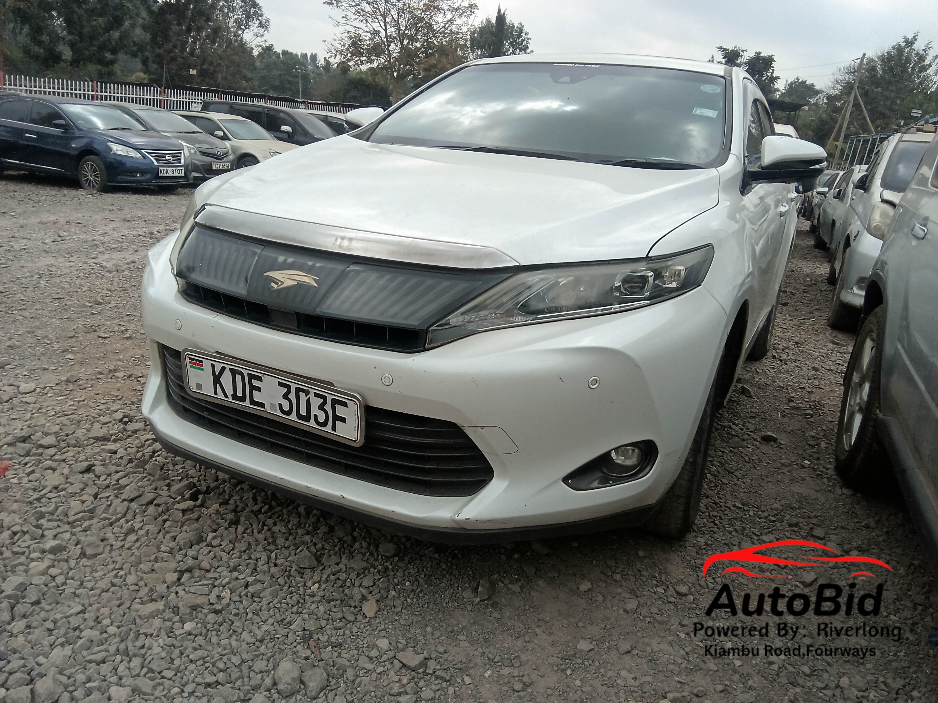 2015 TOYOTA HARRIER white – photo 2