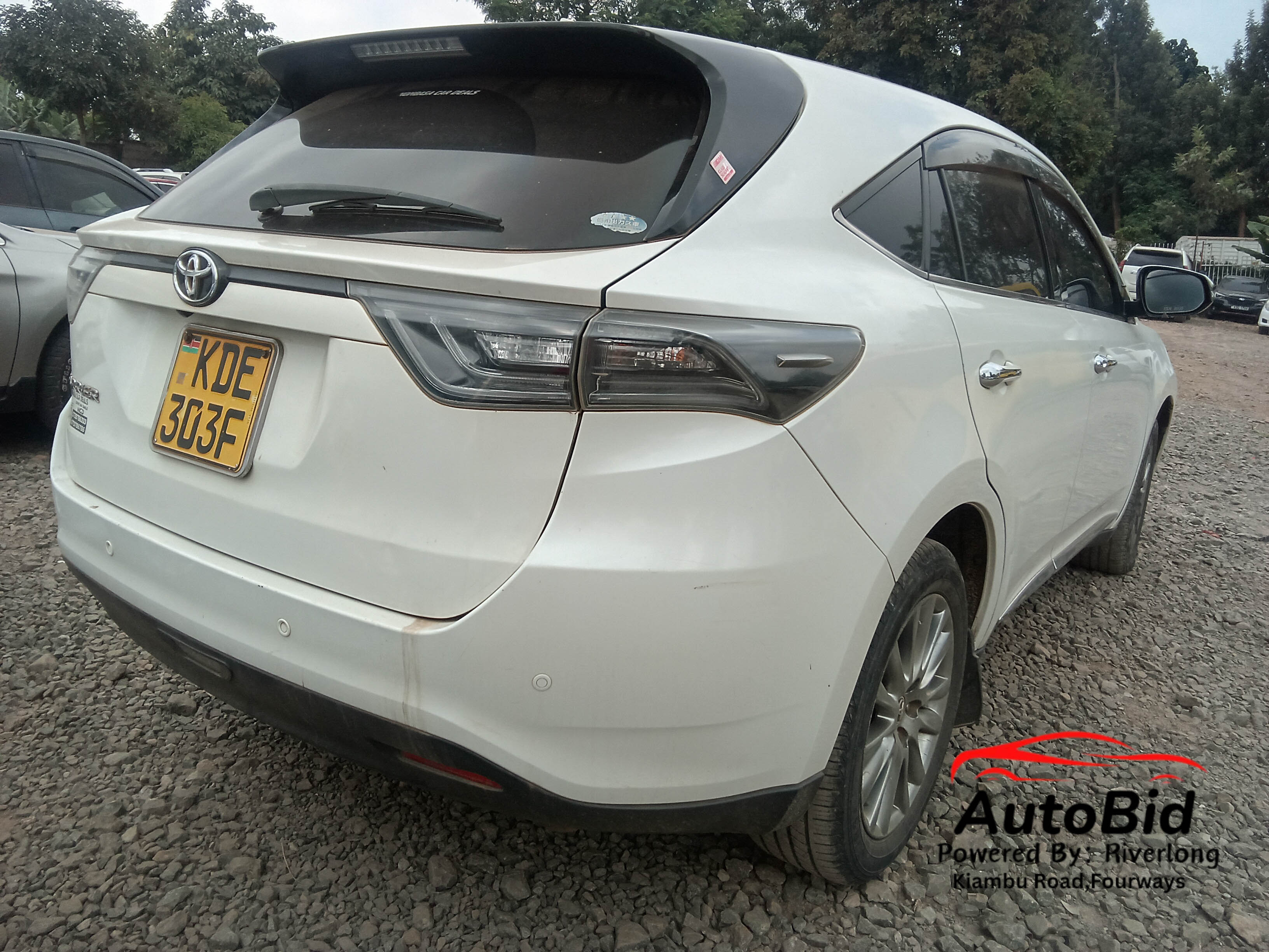 2015 TOYOTA HARRIER white – photo 10