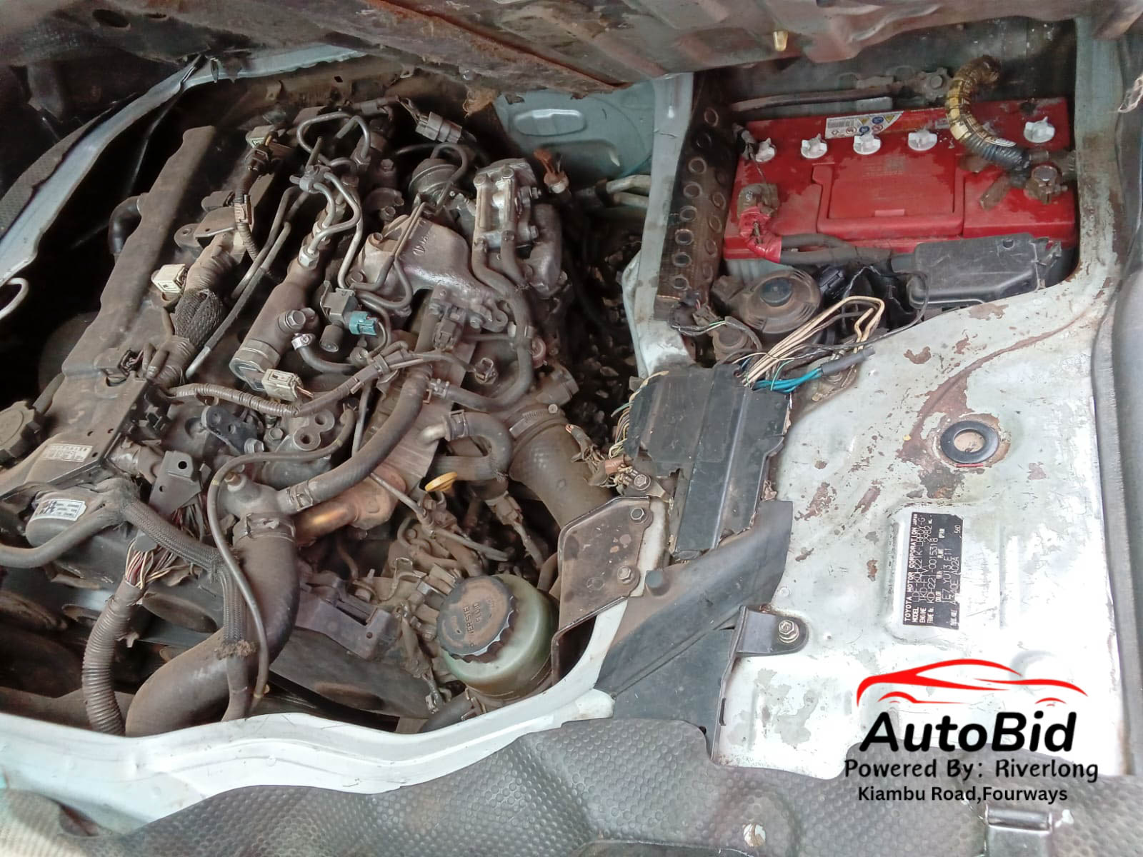 2015 TOYOTA HIACE Silver – photo 3