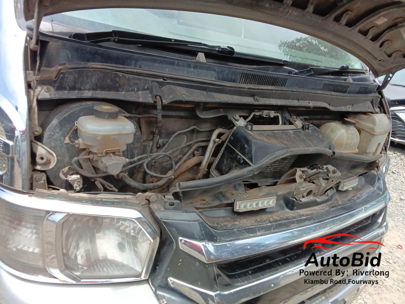 2015 TOYOTA HIACE Silver – photo 4