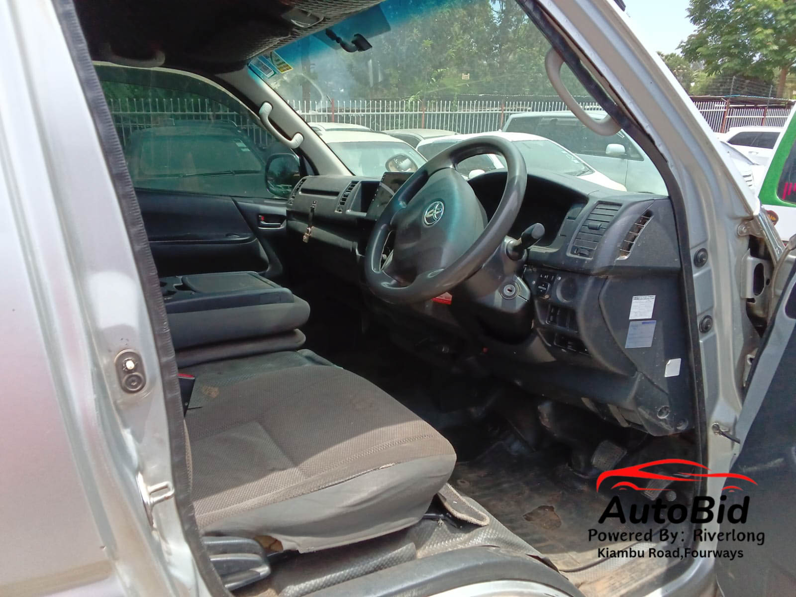 2015 TOYOTA HIACE Silver – photo 9