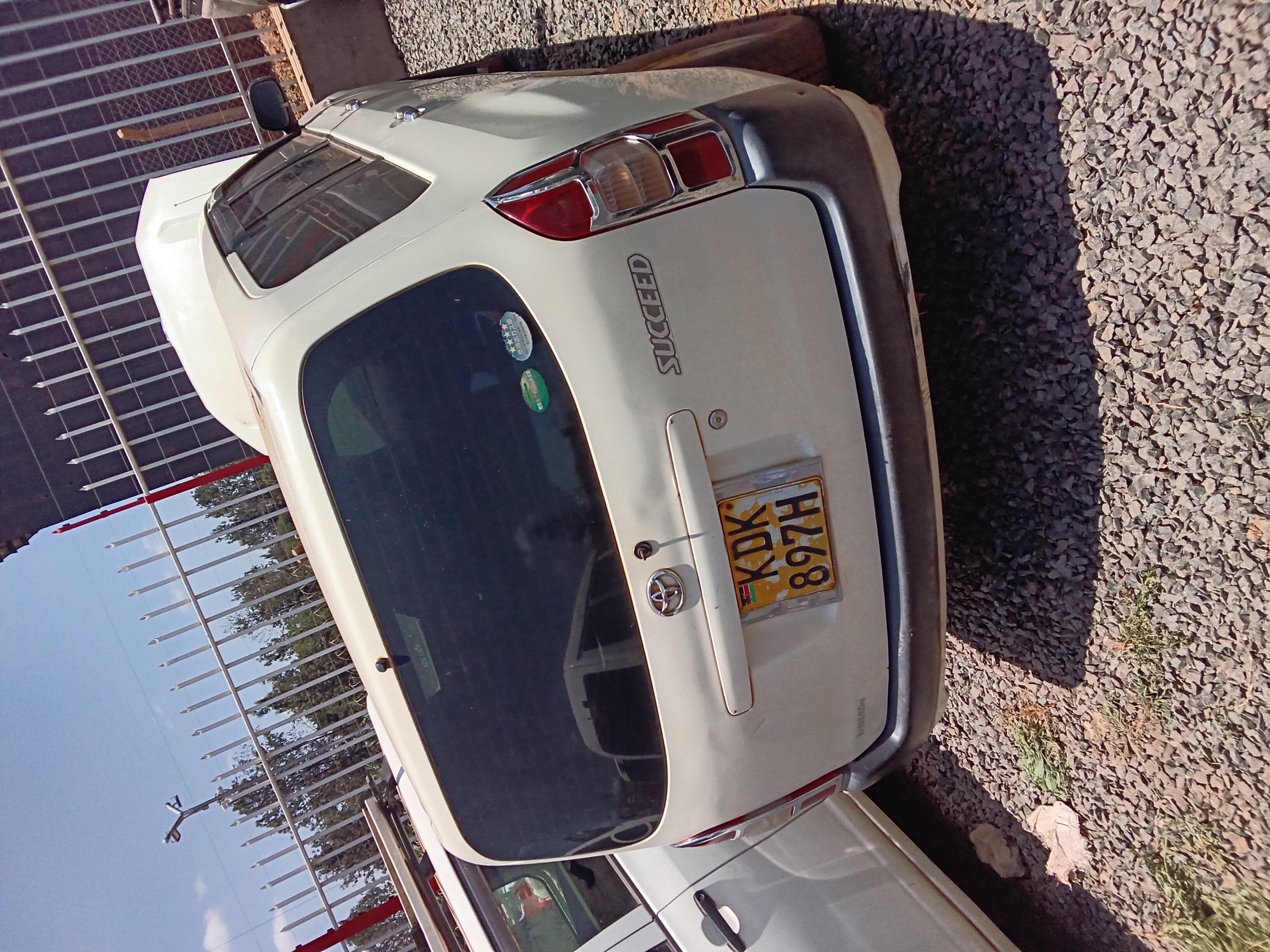 2015 TOYOTA Succeed white – photo 2