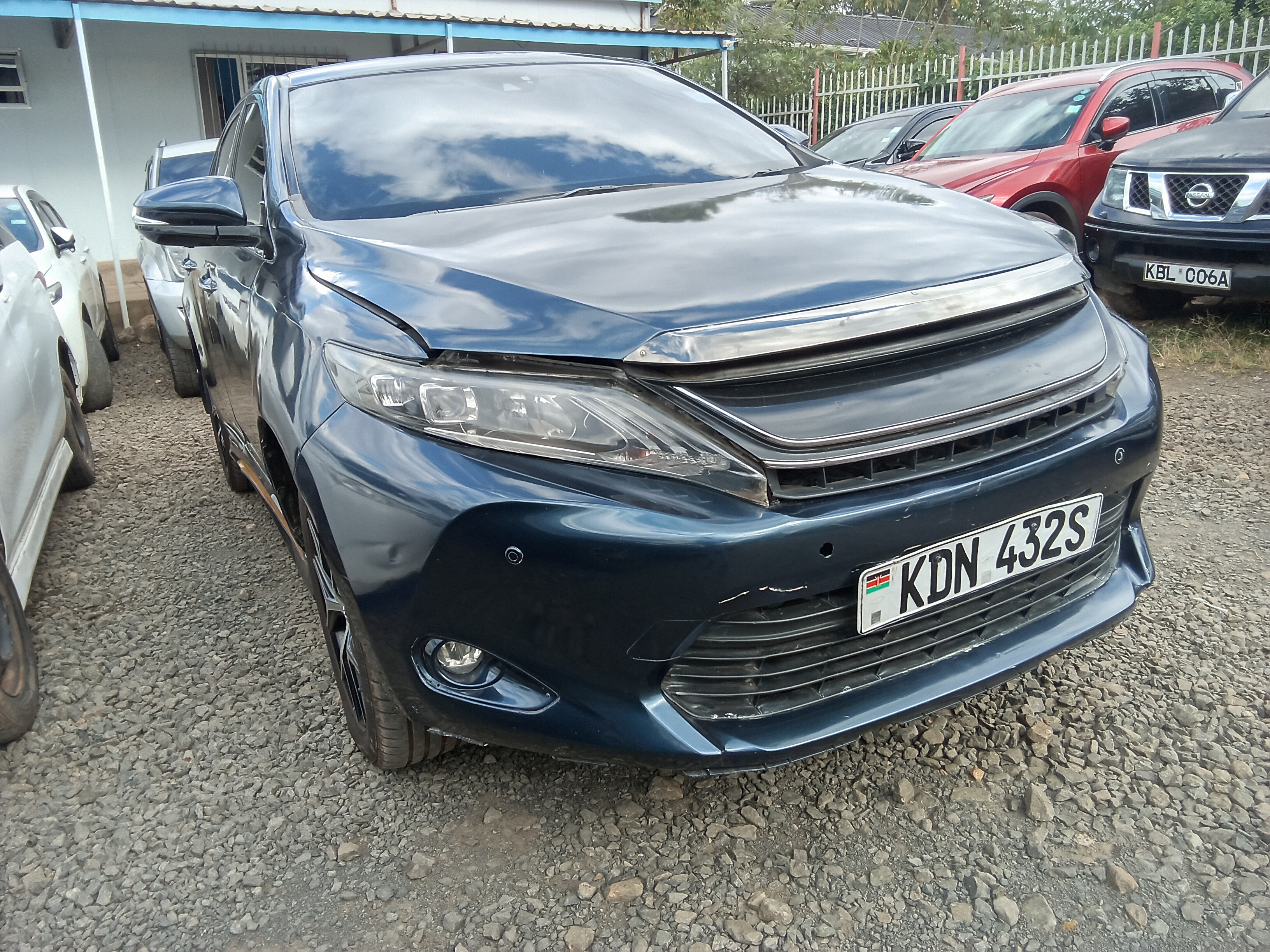 2016 TOYOTA HARRIER Black – photo 1