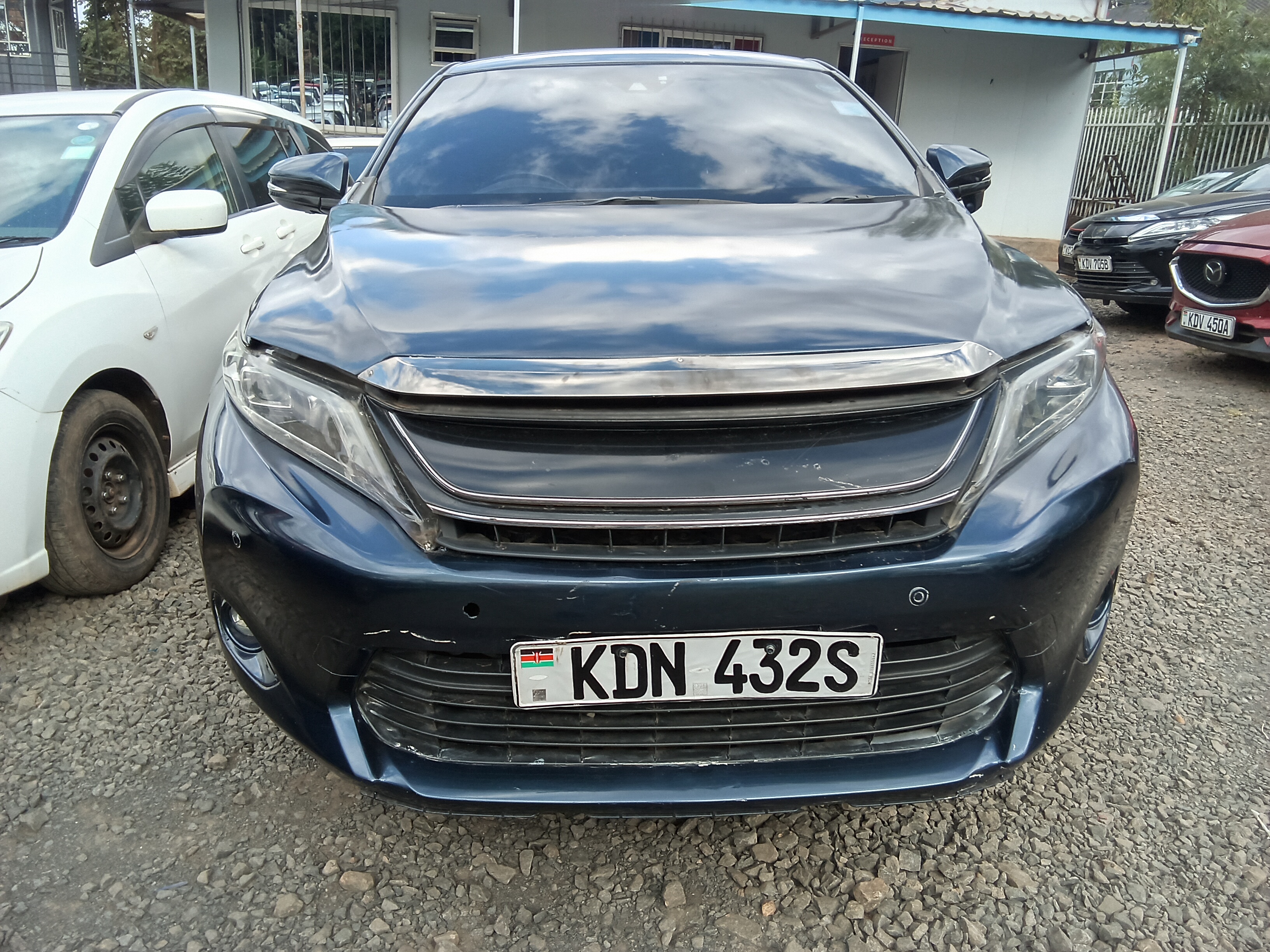 2016 TOYOTA HARRIER Black – photo 2