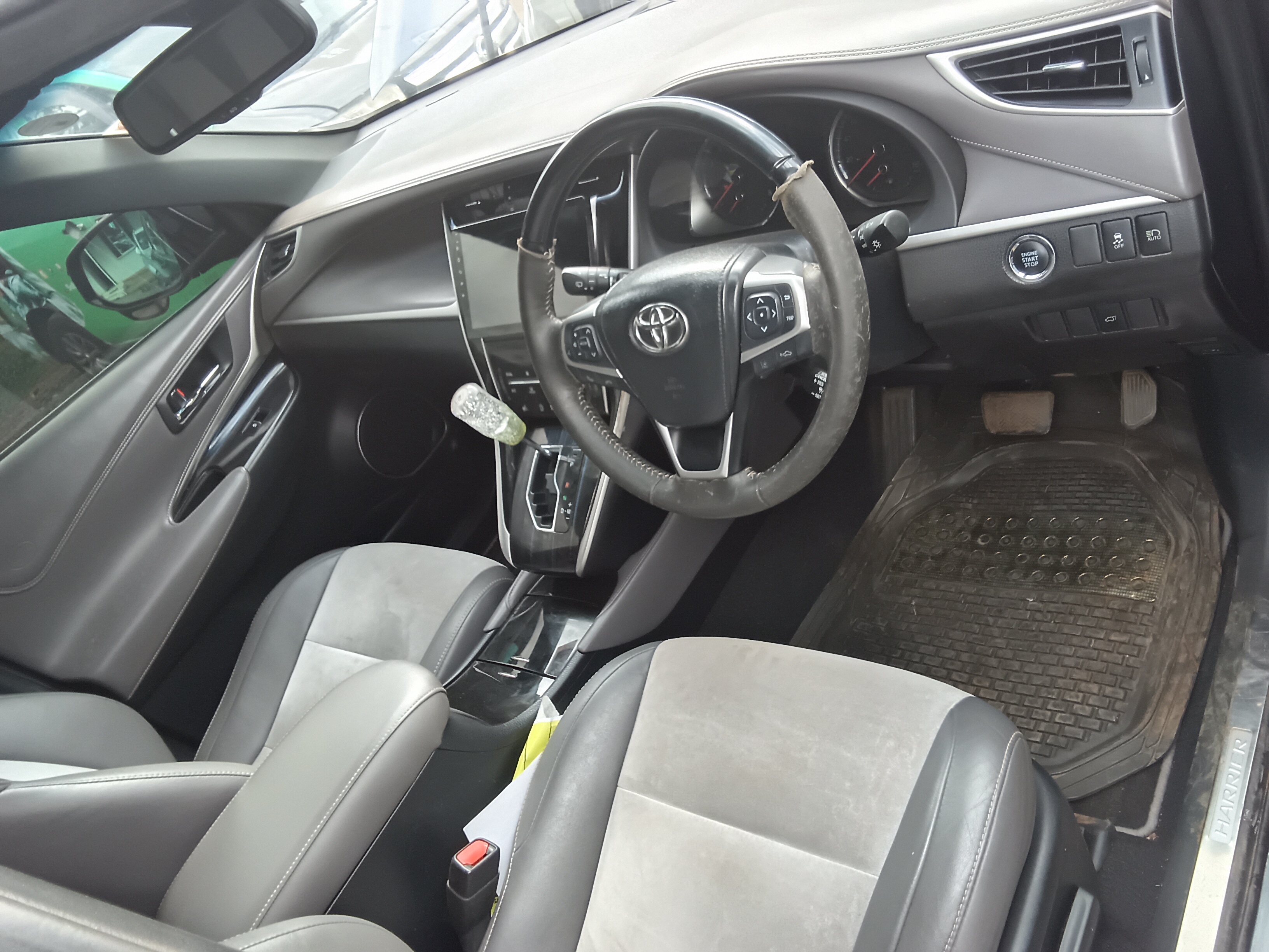 2016 TOYOTA HARRIER Black – photo 4