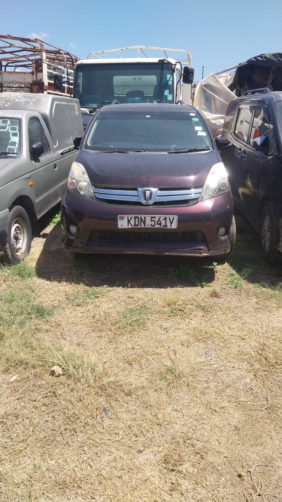 2006 TOYOTA Isis Maroon – photo 1