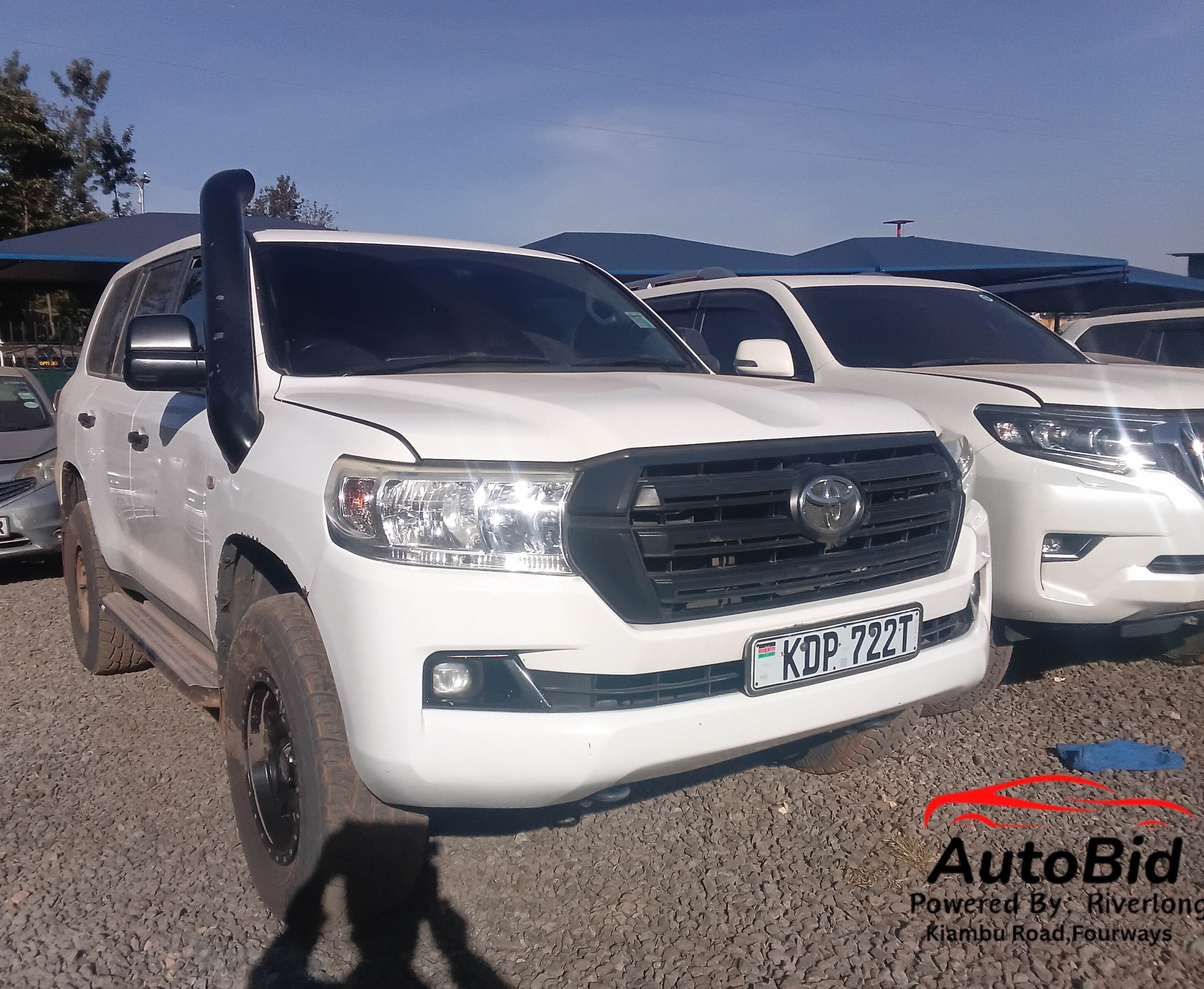 2017 TOYOTA Land Cruiser white – photo 2
