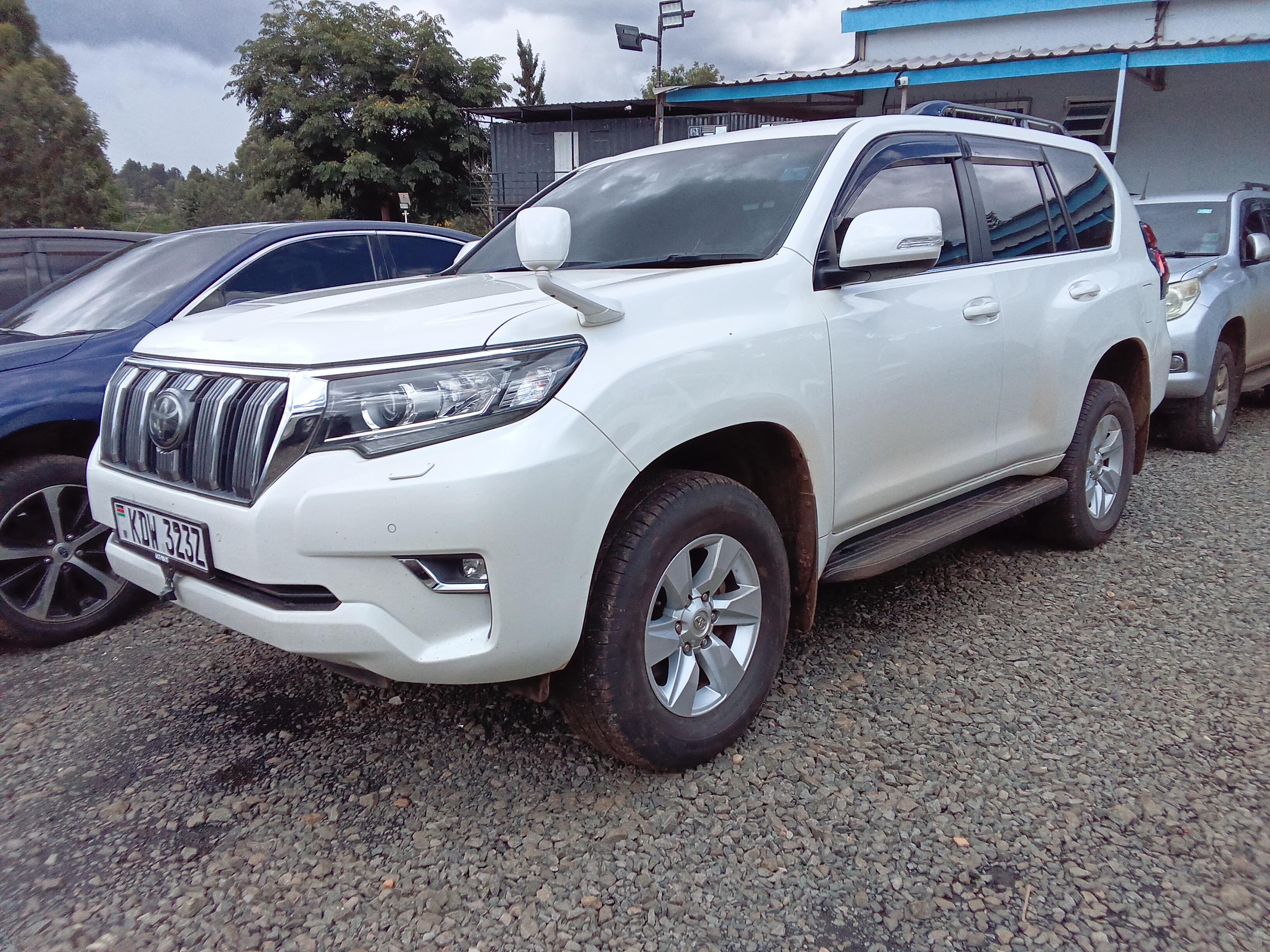 2009 TOYOTA LAND CRUISER white – photo 1