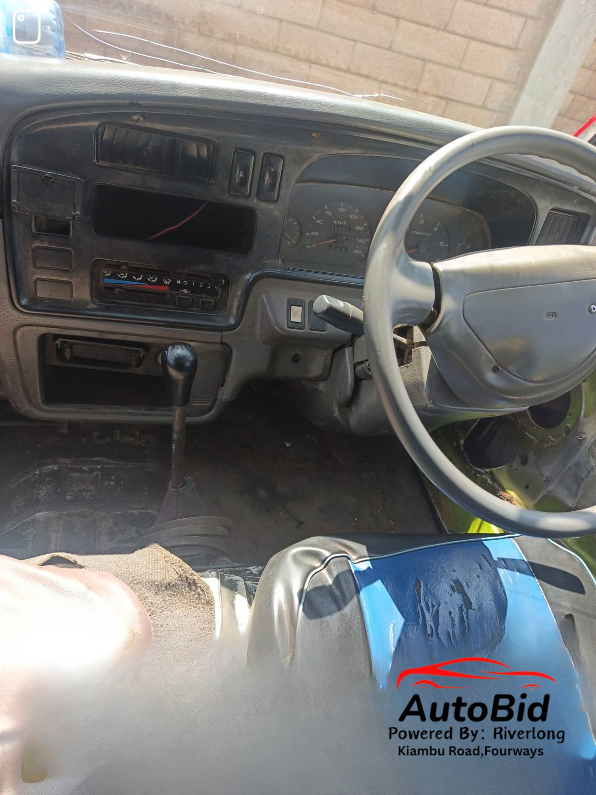 1999 Nissan Homy white – photo 2