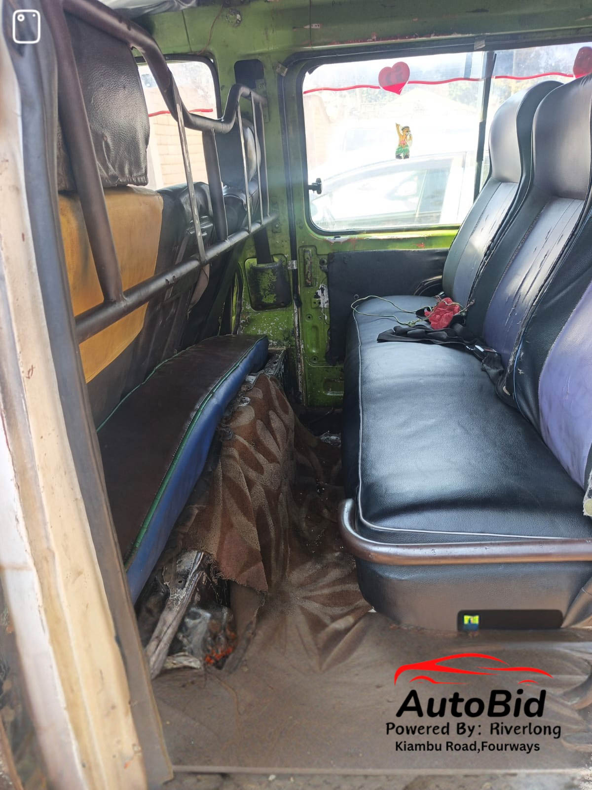 1999 Nissan Homy white – photo 3