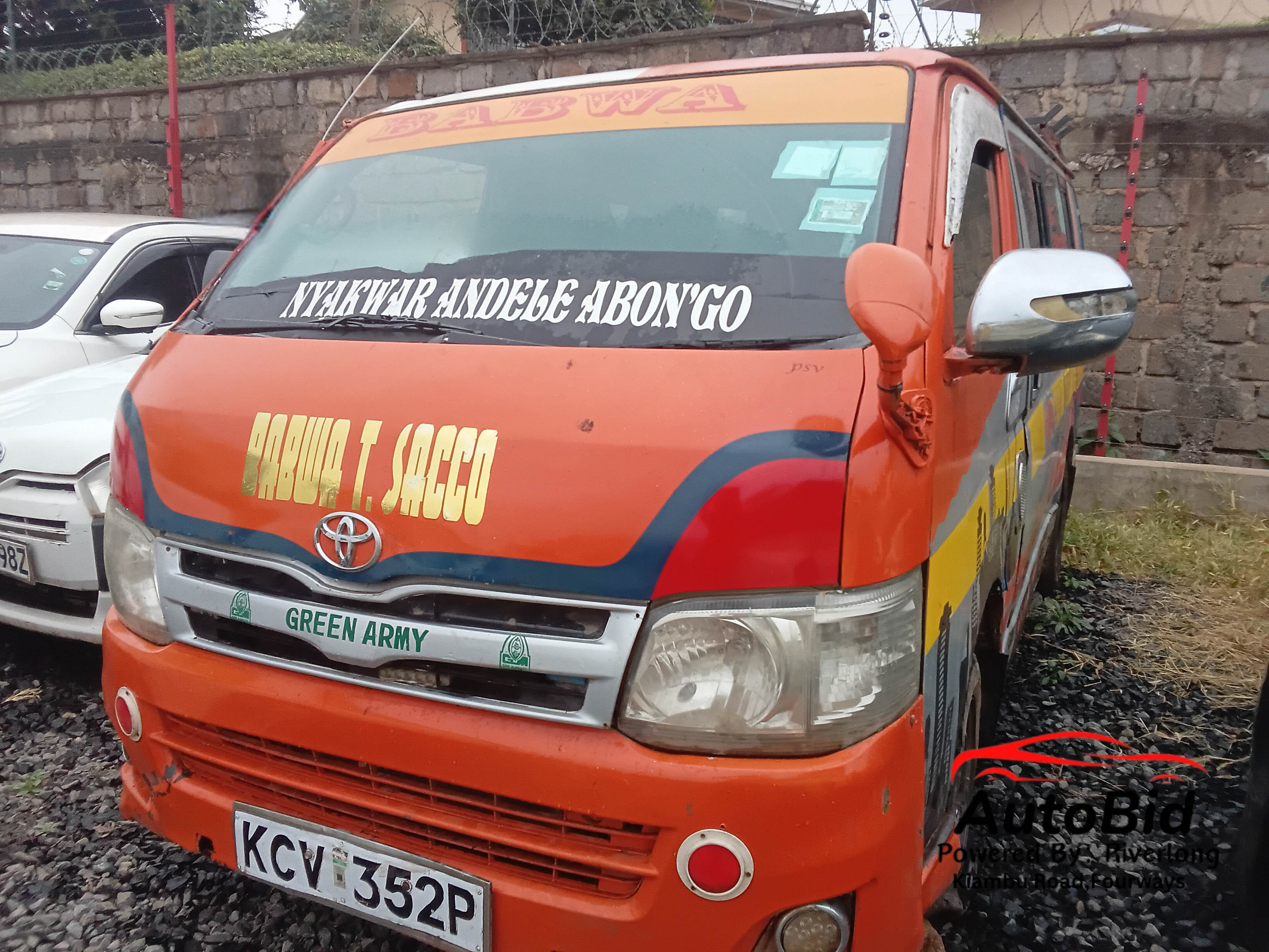 2012 TOYOTA HIACE Orange – photo 1