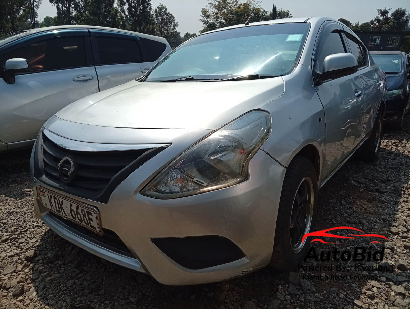 2015 Nissan LATIO N17 Silver – photo 4