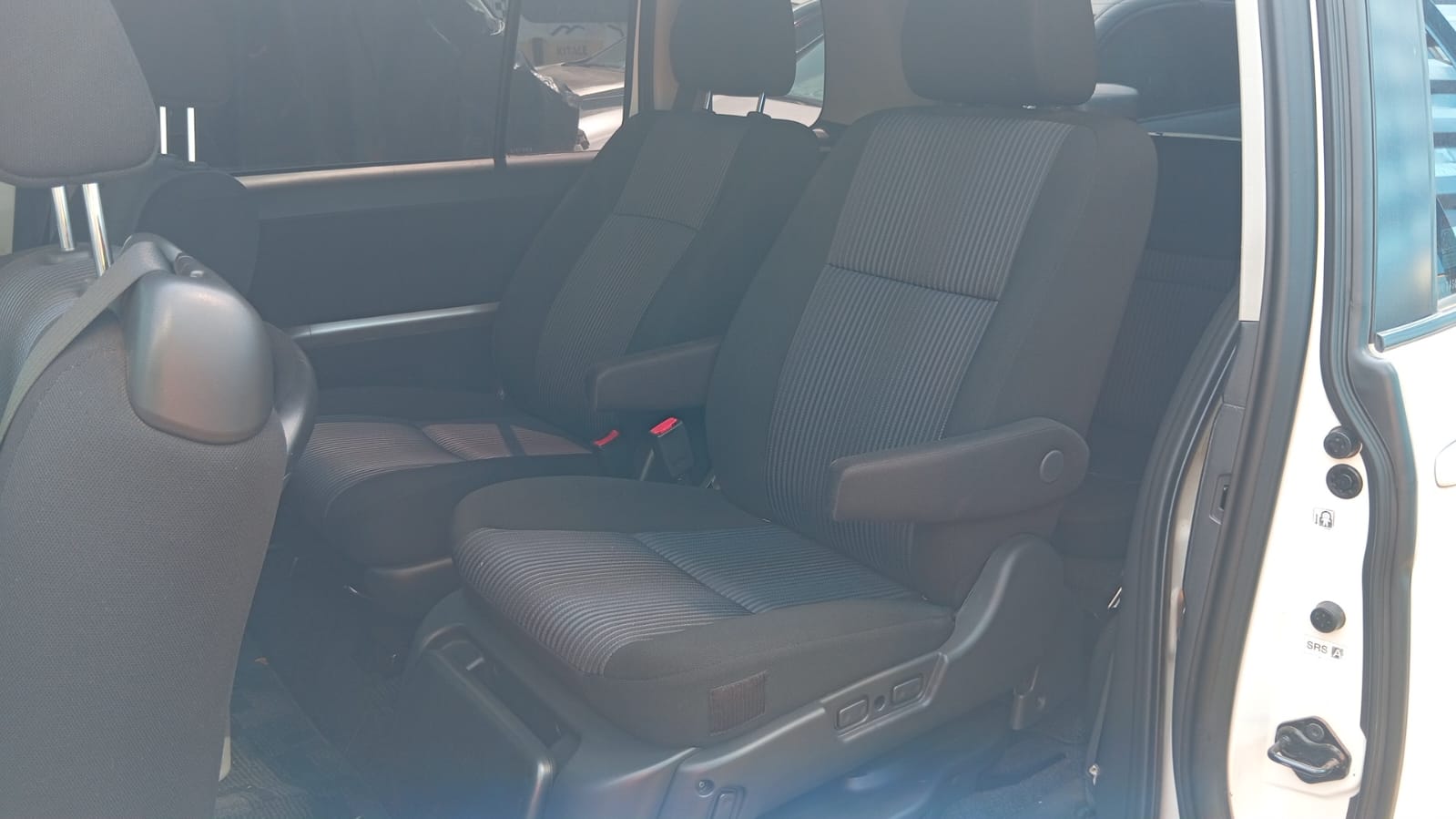 2017 TOYOTA ISIS white – photo 6
