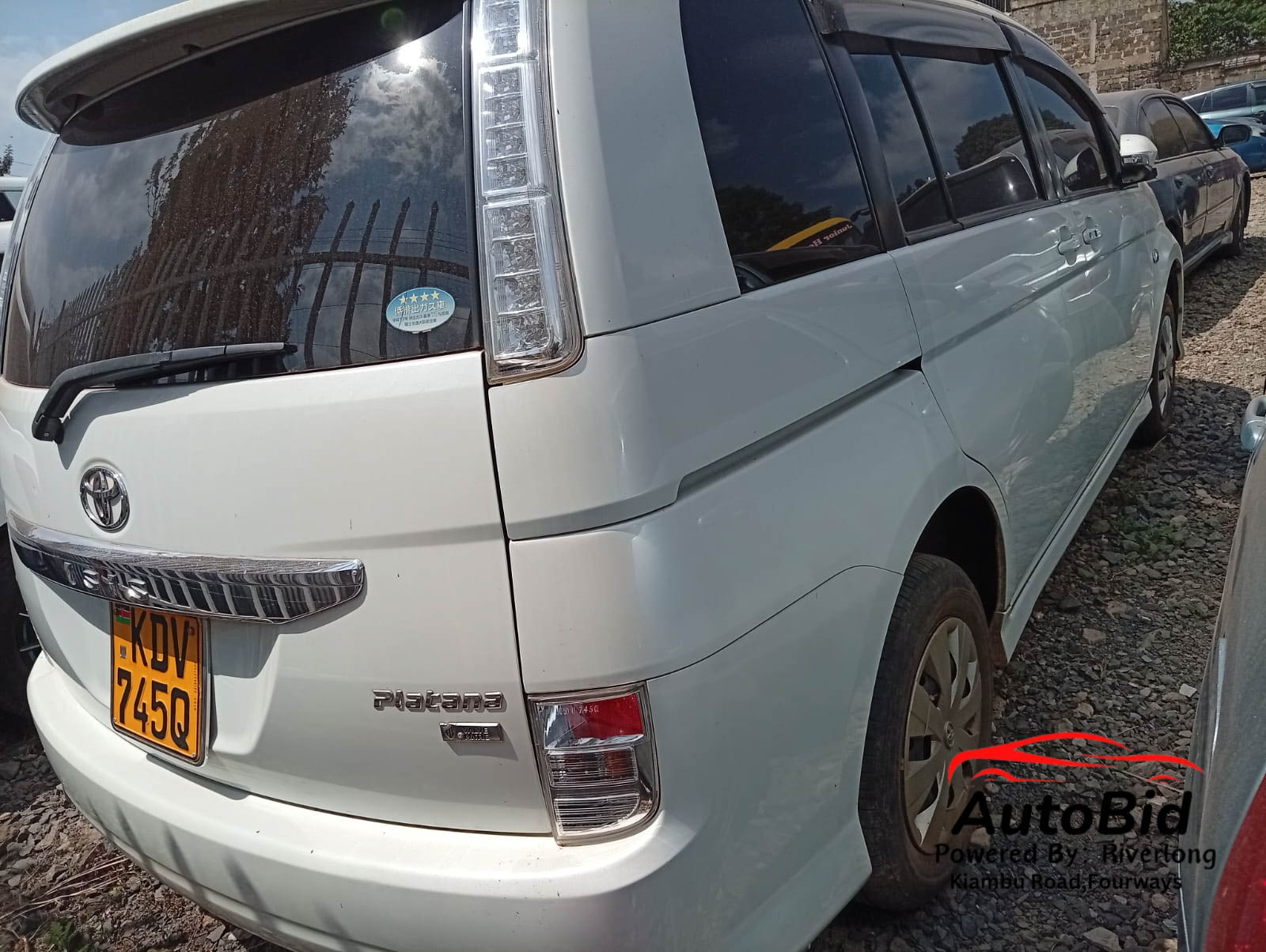2017 TOYOTA ISIS white – photo 10