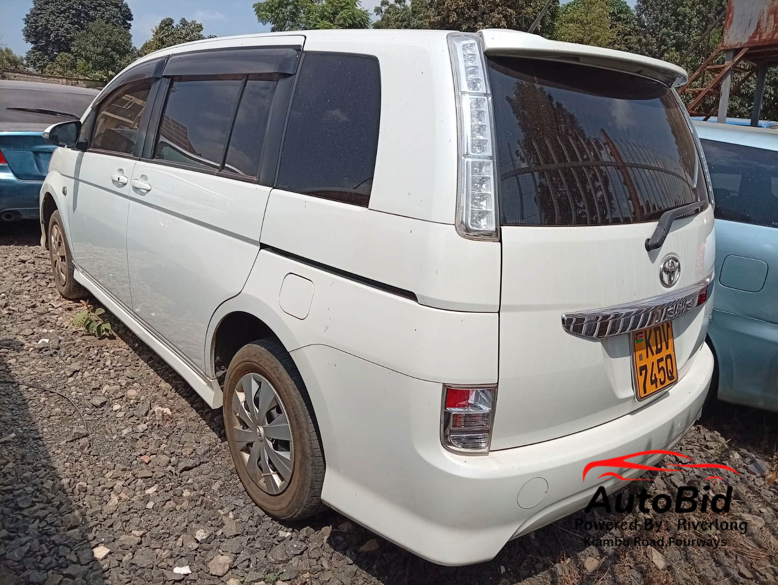 2017 TOYOTA ISIS white – photo 9