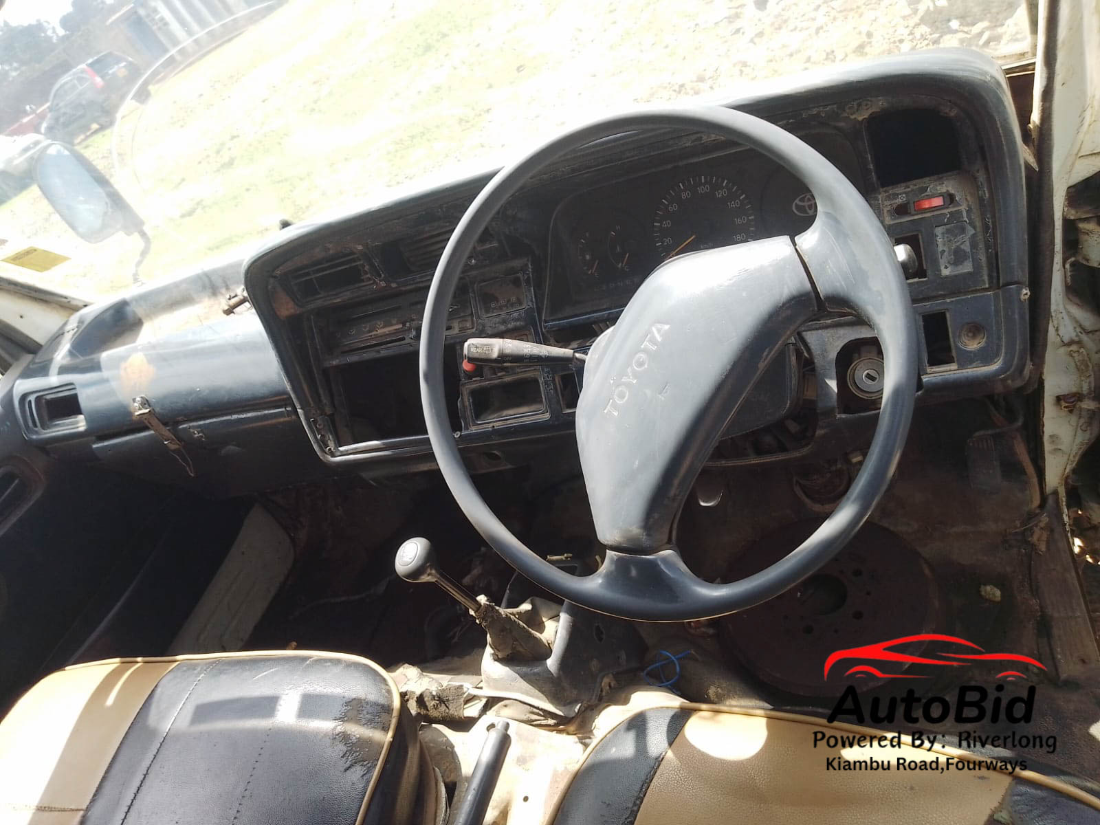 1990 TOYOTA HIACE white – photo 4