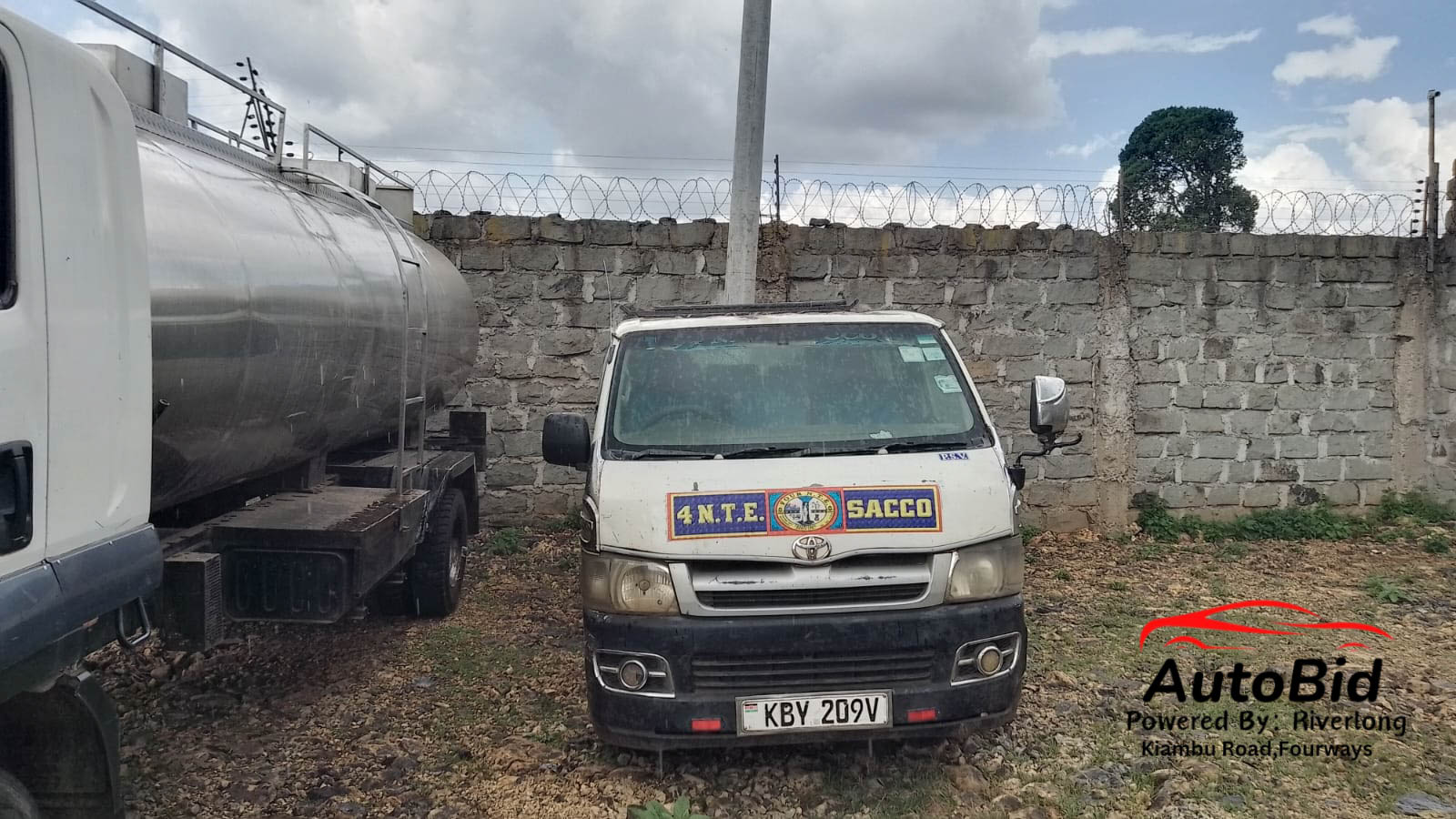 2004 TOYOTA HIACE white – photo 1