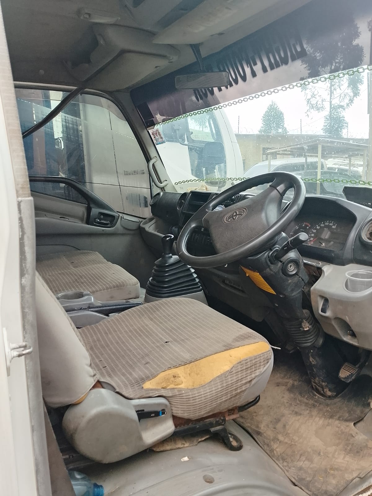 2014 TOYOTA Dyna white – photo 3