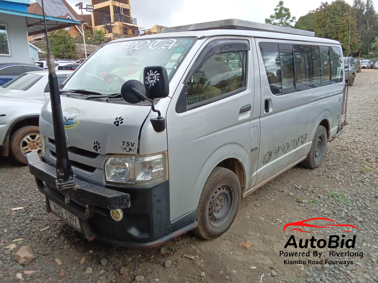 2017 TOYOTA HIACE Silver – photo 2