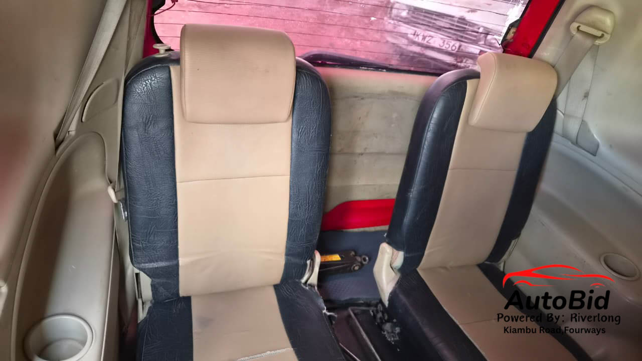 2011 TOYOTA Sienta Red – photo 7