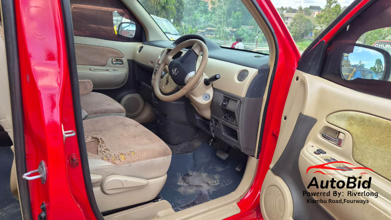 2011 TOYOTA Sienta Red – photo 8