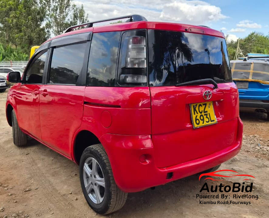 2011 TOYOTA Sienta Red – photo 11