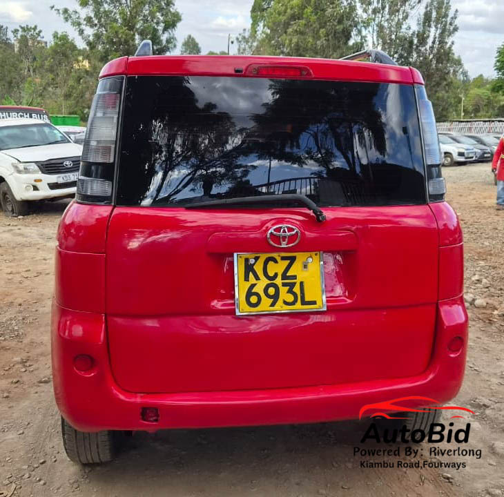 2011 TOYOTA Sienta Red – photo 12